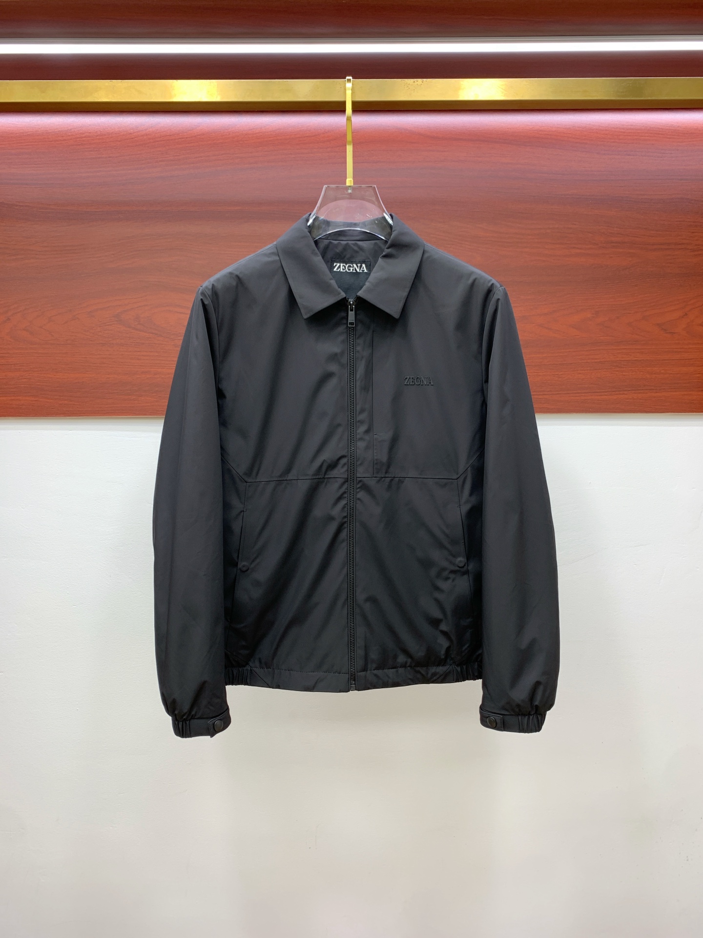 NO:525524,Dior 25ss early autumn [new product] lapel windbreaker jacket jacket popular, autumn and winter counter new casual and fashionable jacket jacket!  Super avant-garde design style, delicate and comfortable, very light and not easy to wrinkle. Multiple craftsmanship The overall design is quite visual, the upper body is casual and stylish, with a certain degree of clarity, absolutely recommended to be at the most cutting-edge fashion temperament, a must-have for urban casualness. Code number M-3XL, dior, jackets & coats, jackets & coats, alexander wang19860909迪奥25ss早秋【新品】翻领风衣夹克外套爆款 秋冬专柜新款休闲时尚夹克外套！超前卫设计风格 细腻舒适 穿着非常轻便不易起皱.多重重工艺 整体的设计颇具视觉感,上身休闲有型,有一定的挺括度,绝对走在时尚最尖端的气质感推荐,都市休闲必备.码数M-3XL,,dior,jackets & coats,jackets & coats,alexander wang,Men's clothing