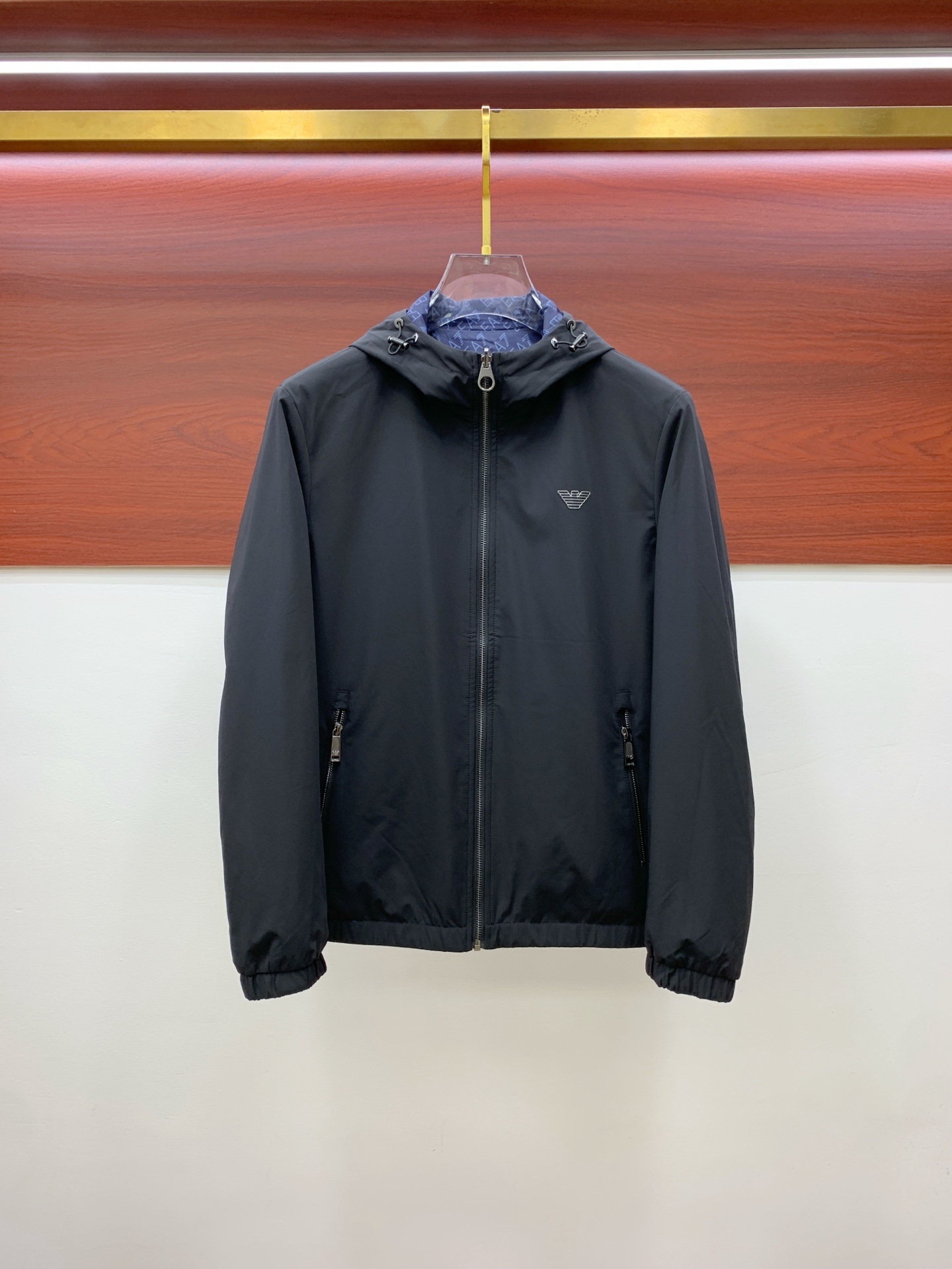 NO:525531,Armani 25ss early autumn [new product] double-sided hooded windbreaker jacket jacket popular, autumn and winter counter new casual and fashionable jacket jacket!  Super avant-garde design style, delicate and comfortable, very light and not easy to wrinkle. Multiple craftsmanship The overall design is quite visual, the upper body is casual and stylish, with a certain degree of clarity, absolutely recommended to be at the most cutting-edge temperament of fashion, a must-have for urban casualness. Code number M-3XL, armani, jackets & coats, jackets & coats, hats, alexander wang19860909阿玛尼25ss早秋【新品】双面穿连帽风衣夹克外套爆款 秋冬专柜新款休闲时尚夹克外套！超前卫设计风格 细腻舒适 穿着非常轻便不易起皱.多重重工艺 整体的设计颇具视觉感,上身休闲有型,有一定的挺括度,绝对走在时尚最尖端的气质感推荐,都市休闲必备.码数M-3XL,,armani,jackets & coats,jackets & coats,hats,alexander wang,Men's clothing