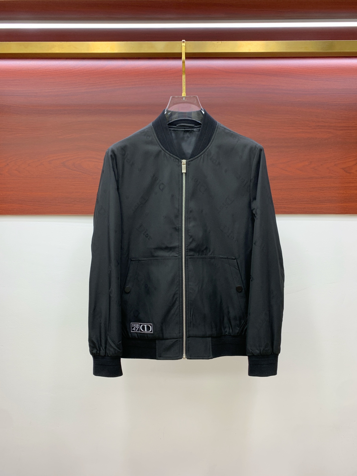 NO:525553,Dior 25ss early autumn [new product] windbreaker jacket jacket popular, autumn and winter counter new casual and fashionable jacket jacket!  Super avant-garde design style, delicate and comfortable, very light and not easy to wrinkle. Multiple craftsmanship The overall design is quite visual, the upper body is casual and stylish, with a certain degree of clarity, absolutely recommended to be at the most cutting-edge fashion temperament, a must-have for urban casualness. Code number M-3XL, dior, jackets & coats, jackets & coats, alexander wang19860909迪奥25ss早秋【新品】风衣夹克外套爆款 秋冬专柜新款休闲时尚夹克外套！超前卫设计风格 细腻舒适 穿着非常轻便不易起皱.多重重工艺 整体的设计颇具视觉感,上身休闲有型,有一定的挺括度,绝对走在时尚最尖端的气质感推荐,都市休闲必备.码数M-3XL,,dior,jackets & coats,jackets & coats,alexander wang,Men's clothing