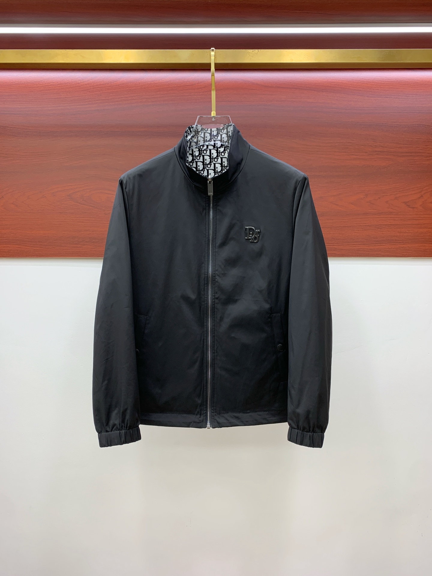 NO:525551,Dior 25ss early autumn [new product] double-sided windbreaker jacket jacket hits, new casual and fashionable jackets for autumn and winter counters!  Super avant-garde design style, delicate and comfortable, very light and not easy to wrinkle. Multiple craftsmanship The overall design is quite visual, the upper body is casual and stylish, with a certain degree of clarity, absolutely recommended to be at the most cutting-edge fashion temperament, a must-have for urban casualness. Code number M-3XL, dior, jackets & coats, jackets & coats, alexander wang19860909迪奥25ss早秋【新品】双面穿风衣夹克外套爆款 秋冬专柜新款休闲时尚夹克外套！超前卫设计风格 细腻舒适 穿着非常轻便不易起皱.多重重工艺 整体的设计颇具视觉感,上身休闲有型,有一定的挺括度,绝对走在时尚最尖端的气质感推荐,都市休闲必备.码数M-3XL,,dior,jackets & coats,jackets & coats,alexander wang,Men's clothing