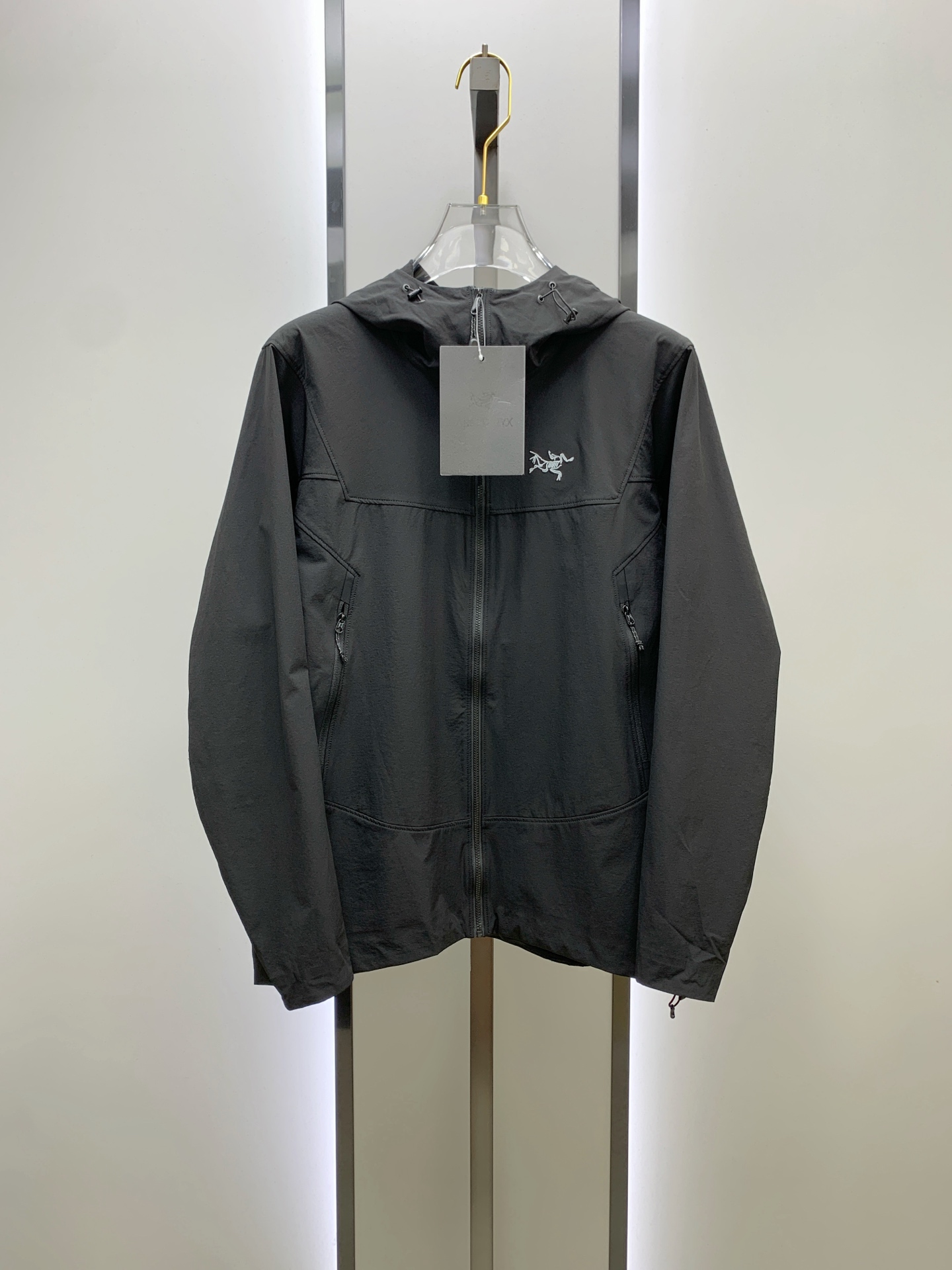 NO:528882,Archaeoptera Bird 25ss Early Autumn [New Product] Trench coat jacket popular, autumn and winter counter new casual and fashionable jacket!  Super avant-garde design style, delicate and comfortable, very light and not easy to wrinkle. Multiple craftsmanship The overall design is quite visual, the upper body is casual and stylish, with a certain degree of clarity, absolutely recommended to be at the most cutting-edge fashion temperament, a must-have for urban casualness. S-2xl, arc'teryx, jackets & coats, jackets & coats, alexander wang19860909始祖鸟25ss早秋【新品】风衣夹克外套爆款 秋冬专柜新款休闲时尚夹克外套！超前卫设计风格 细腻舒适 穿着非常轻便不易起皱.多重重工艺 整体的设计颇具视觉感,上身休闲有型,有一定的挺括度,绝对走在时尚最尖端的气质感推荐,都市休闲必备.码数S-2xl,arc'teryx,jackets & coats,jackets & coats,alexander wang,Men's clothing