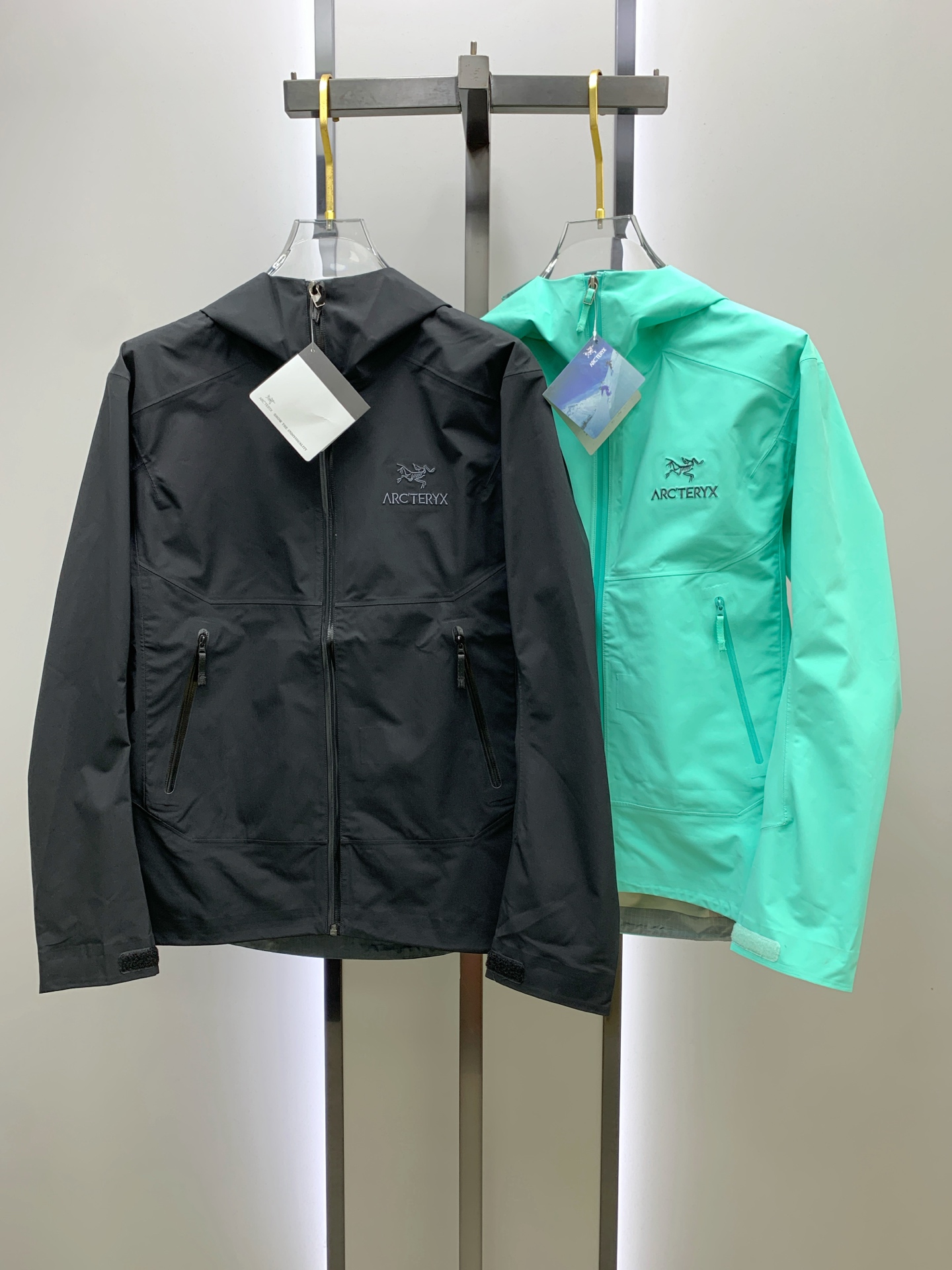 NO:528876,Archaeoptera Bird 25ss Early Autumn [New Product] Trench coat jacket popular, autumn and winter counter new casual and fashionable jacket!  Super avant-garde design style, delicate and comfortable, very light and not easy to wrinkle. Multiple craftsmanship The overall design is quite visual, the upper body is casual and stylish, with a certain degree of clarity, absolutely recommended to be at the most cutting-edge fashion temperament, a must-have for urban casualness. S-2xl, arc'teryx, jackets & coats, jackets & coats, alexander wang19860909始祖鸟25ss早秋【新品】风衣夹克外套爆款 秋冬专柜新款休闲时尚夹克外套！超前卫设计风格 细腻舒适 穿着非常轻便不易起皱.多重重工艺 整体的设计颇具视觉感,上身休闲有型,有一定的挺括度,绝对走在时尚最尖端的气质感推荐,都市休闲必备.码数S-2xl,arc'teryx,jackets & coats,jackets & coats,alexander wang,Men's clothing