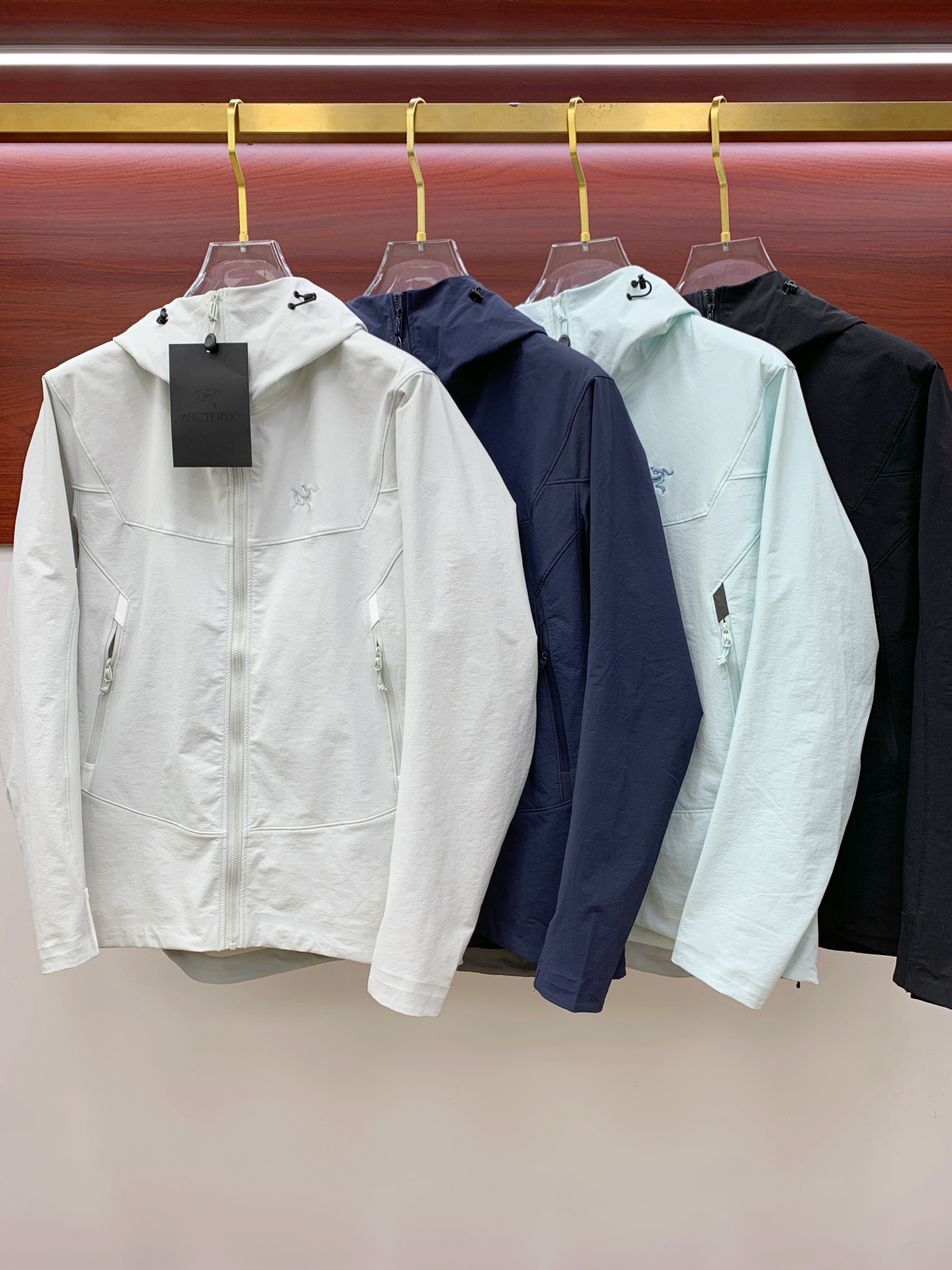 NO:528864,Archaeoptera Bird 25ss Early Autumn [New Product] Trench coat jacket popular, autumn and winter counter new casual and fashionable jacket!  Super avant-garde design style, delicate and comfortable, very light and not easy to wrinkle. Multiple craftsmanship The overall design is quite visual, the upper body is casual and stylish, with a certain degree of clarity, absolutely recommended to be at the most cutting-edge fashion temperament, a must-have for urban casualness. S-2XL, arc'teryx, jackets & coats, jackets & coats, alexander wang19860909始祖鸟25ss早秋【新品】风衣夹克外套爆款 秋冬专柜新款休闲时尚夹克外套！超前卫设计风格 细腻舒适 穿着非常轻便不易起皱.多重重工艺 整体的设计颇具视觉感,上身休闲有型,有一定的挺括度,绝对走在时尚最尖端的气质感推荐,都市休闲必备.码数S-2XL,arc'teryx,jackets & coats,jackets & coats,alexander wang,Men's clothing