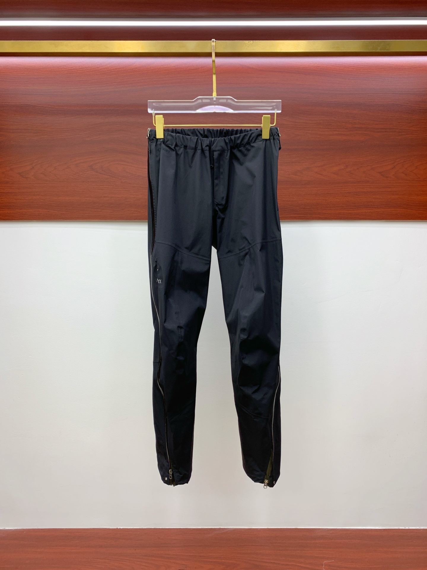 NO:528867,Archaeopteryx Early Autumn 25ss [New Product] Casual Pants Gold Cards are reappearing, original customized high-quality fashionable casual pants. Super versatile style. Exclusive customized fabric, quite wide and stylish, close and comfortable. The latest hardware and accessories of the original custom counter. Super beautiful style, long legs on the upper body, impeccable inner and lined. You can attend any occasion. Once again, it is emphasized that the fabric is very, very classy! S-2XL,arc'teryx,alexander wang19860909始祖鸟早秋25ss【新品】休闲裤金典再次出现,原单订制高品质时尚休闲裤.超级百搭款.独家定制面料,挺阔有型,贴身舒适.原版定制专柜最新五金辅料.超靓版型、上身显腿修长,內里,走线都无可挑剔,任何场合都可出席,再次强调面料非常非常显档次！码数 S-2XL,arc'teryx,alexander wang,Men's clothing