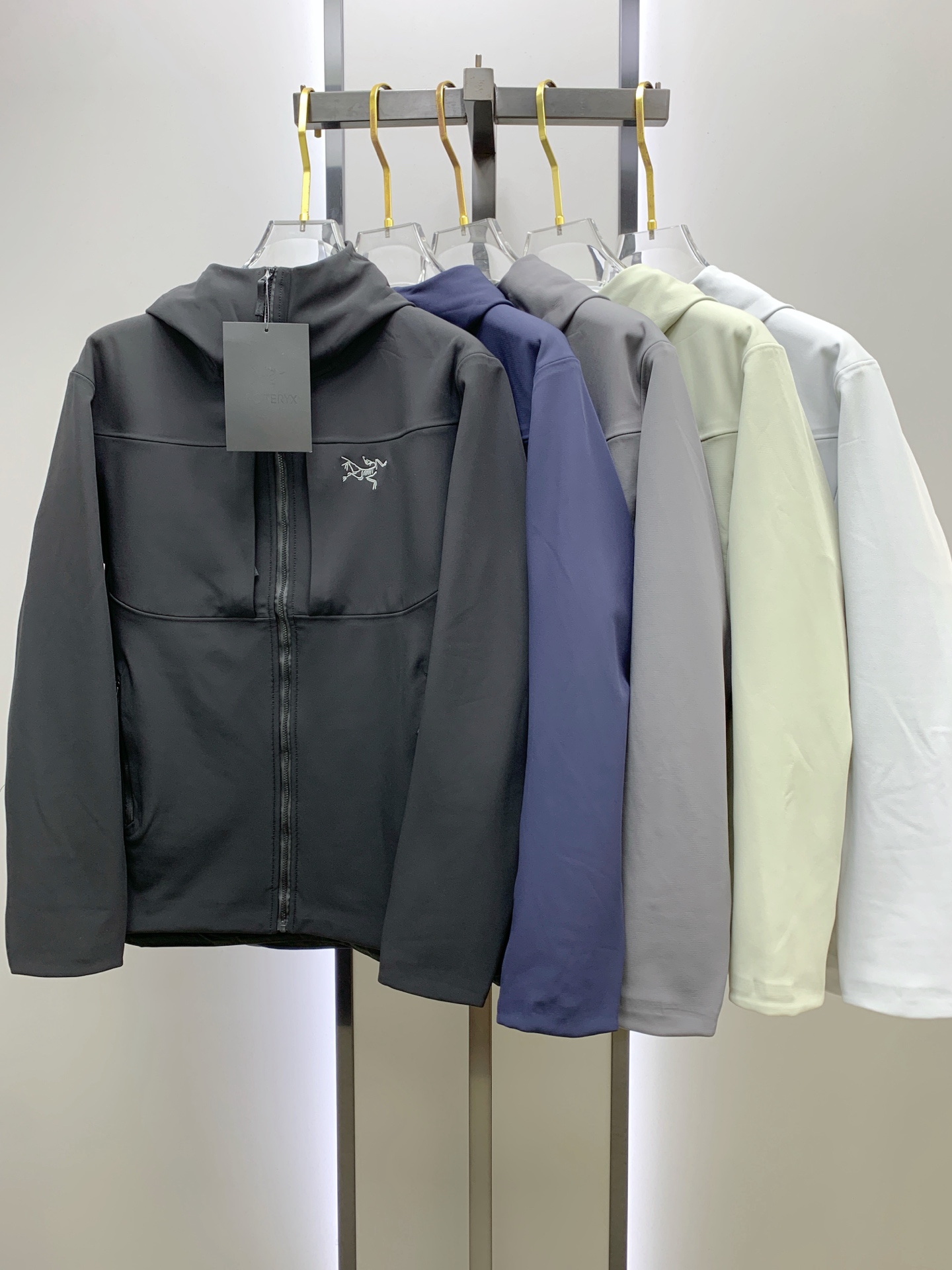 NO:537461,Archaeoptera Bird 25ss Early Autumn [New Product] Trench coat jacket popular, autumn and winter counter new casual and fashionable jacket!  Super avant-garde design style, delicate and comfortable, very light and not easy to wrinkle. Multiple craftsmanship The overall design is quite visual, the upper body is casual and stylish, with a certain degree of clarity, absolutely recommended to be at the most cutting-edge fashion temperament, a must-have for urban casualness. S-2XL, arc'teryx, jackets & coats, jackets & coats, alexander wang19860909始祖鸟25ss早秋【新品】风衣夹克外套爆款 秋冬专柜新款休闲时尚夹克外套！超前卫设计风格 细腻舒适 穿着非常轻便不易起皱.多重重工艺 整体的设计颇具视觉感,上身休闲有型,有一定的挺括度,绝对走在时尚最尖端的气质感推荐,都市休闲必备.码数S-2XL,arc'teryx,jackets & coats,jackets & coats,alexander wang,Men's clothing