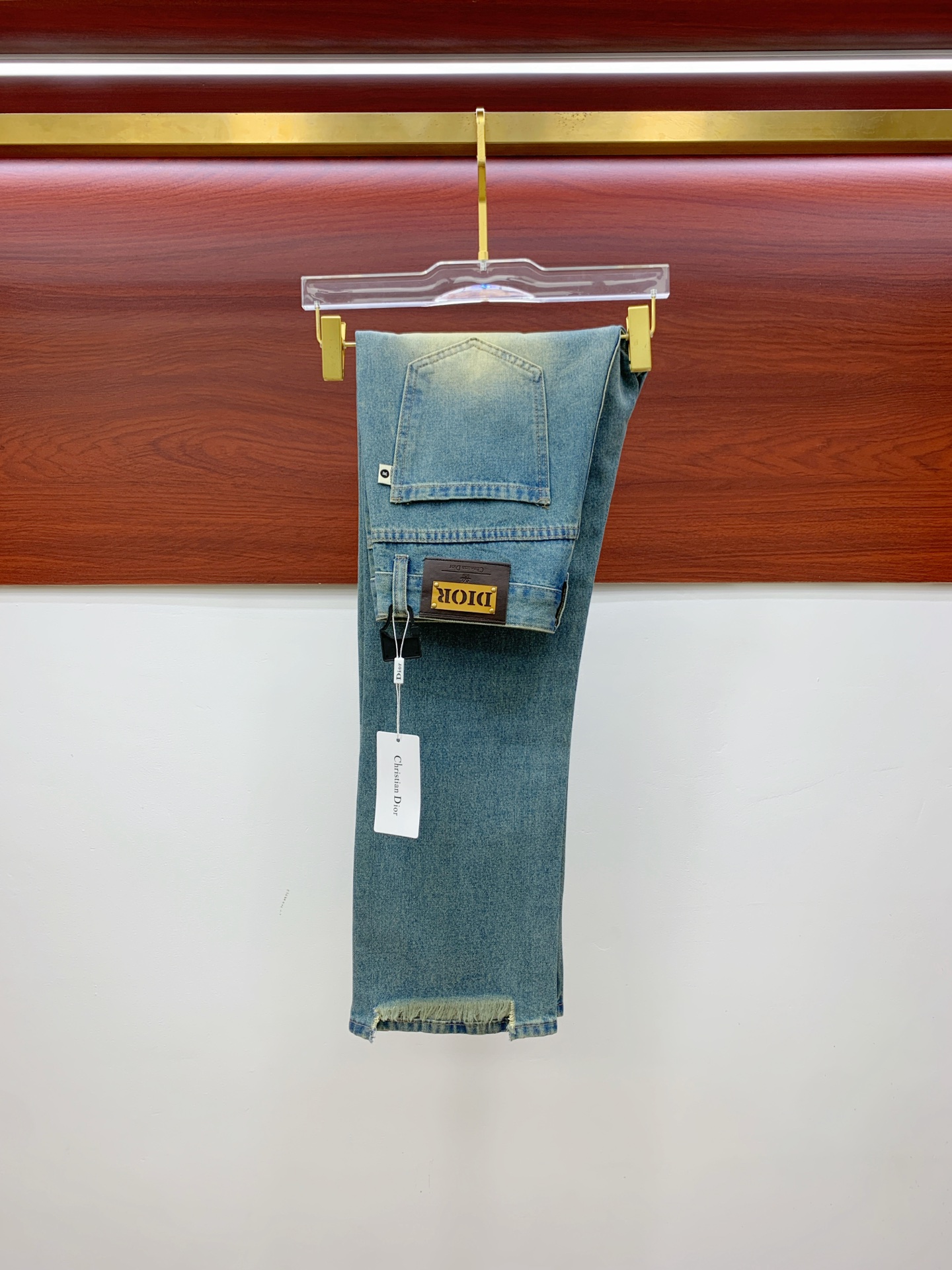 NO:538439,Dior [New Product] is available for high-end exclusive sale. The 25SS four-season super-burning street-explosion series is the most exclusive and grandly launched. Original custom high-end quality fabric, customized hardware style slim-fitting tailoring, fabric with elasticity, micro-elastic upper body comfort, a must-have item!  Counter size 29-38 (no 35 no 37), Dior, jeans, alexander wang19860909迪奥【新品】高端独家发售 25SS四季款超燃炸街系列之最牛仔裤 独家隆重推出 原版定制高端品质面料 定制五金版型修身剪裁 面料带弹力 微弹上身舒适度超高 必爆单品！专柜尺码29-38（无35无37）,,dior,jeans,alexander wang,Men's clothing