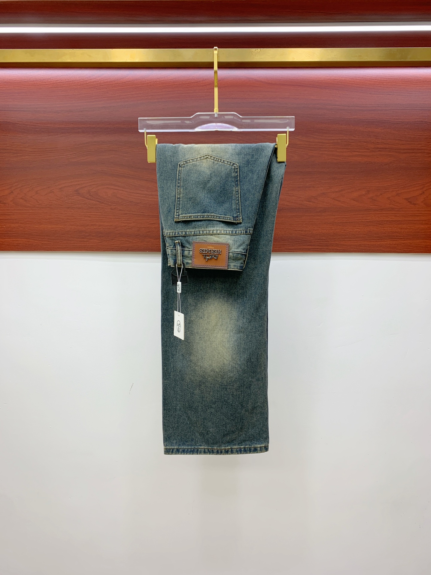 NO:538442,Hermès [New Product] is available for high-end exclusive sale. The 25SS four-season super-burning and explosive series of the most jeans. Exclusively launched. Original custom high-end quality fabric. Customized hardware style slim-fitting tailoring. The fabric has elasticity. The micro-elastic upper body is super comfortable. A must-have item!  Counter size 29-38 (no 35 no 37), hermes, jeans, alexander wang19860909爱马仕【新品】高端独家发售 25SS四季款超燃炸街系列之最牛仔裤 独家隆重推出 原版定制高端品质面料 定制五金版型修身剪裁 面料带弹力 微弹上身舒适度超高 必爆单品！专柜尺码29-38（无35无37）,,hermes,jeans,alexander wang,Men's clothing