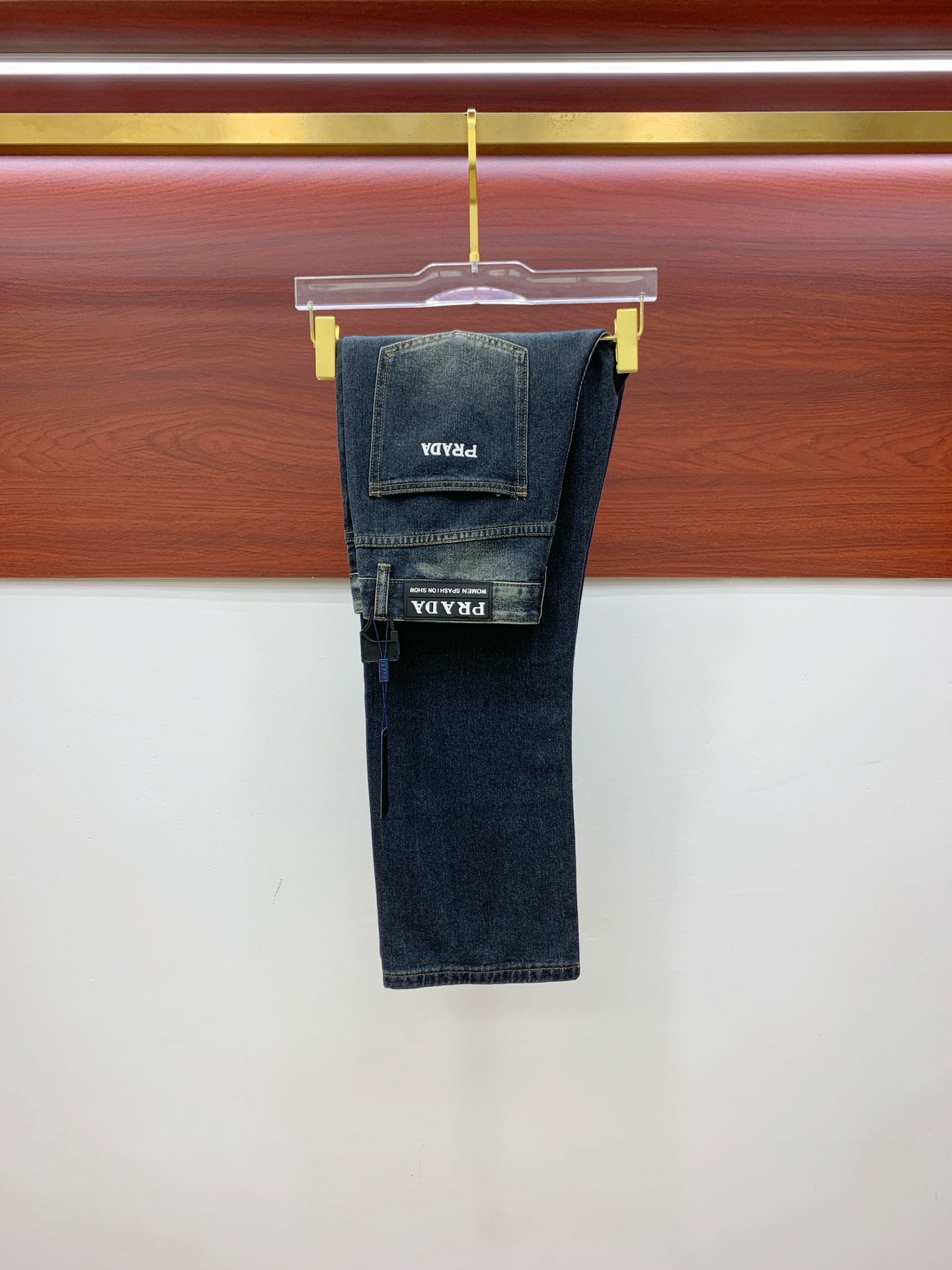 NO:538448,Prada [New Product] is available for high-end exclusive sale. The 25SS four-season super-burning street-explosion series is the most exclusive and grandly launched. Original custom high-end quality fabric, customized hardware style slim-fitting tailoring, fabric with elasticity, micro-elastic upper body comfort, a must-have item!  Counter size 29-38 (no 35 no 37), prada, jeans, alexander wang19860909普拉达【新品】高端独家发售 25SS四季款超燃炸街系列之最牛仔裤 独家隆重推出 原版定制高端品质面料 定制五金版型修身剪裁 面料带弹力 微弹上身舒适度超高 必爆单品！专柜尺码29-38（无35无37）,,prada,jeans,alexander wang,Men's clothing