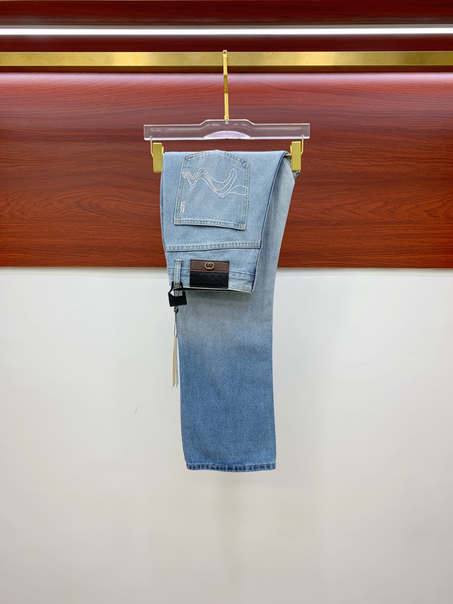 NO:538445,Gucci [New Product] is available for high-end exclusive sale. The 25SS four-season super-burning street-explosion series is the most exclusive and grandly launched. Original custom high-end quality fabric, customized hardware style slim-fitting tailoring, fabric with elasticity, micro-elastic upper body comfort, a must-have item!  Counter size 29-38 (no 35 no 37), gucci, jeans, alexander wang19860909古驰【新品】高端独家发售 25SS四季款超燃炸街系列之最牛仔裤 独家隆重推出 原版定制高端品质面料 定制五金版型修身剪裁 面料带弹力 微弹上身舒适度超高 必爆单品！专柜尺码29-38（无35无37）,,gucci,jeans,alexander wang,Men's clothing