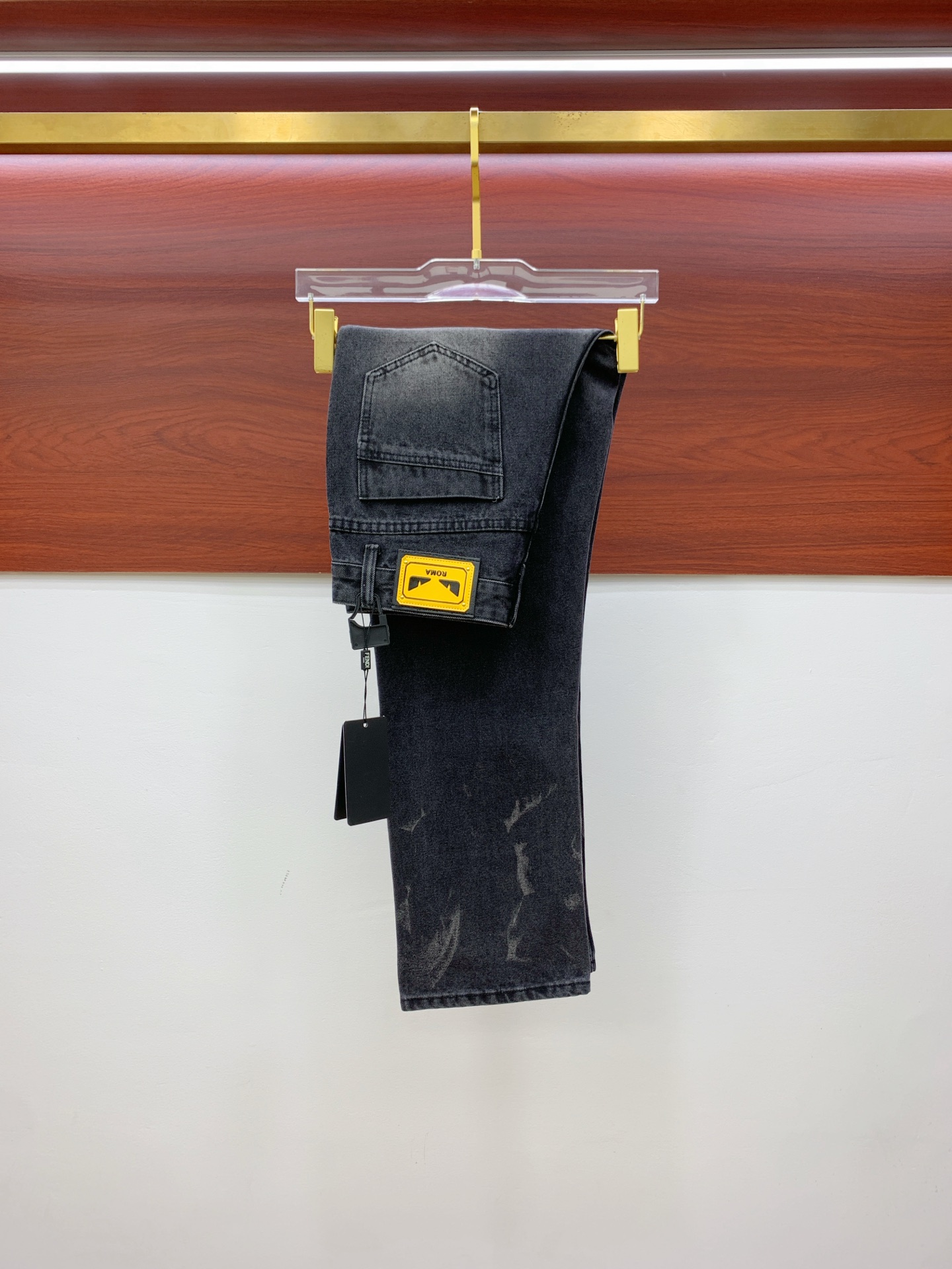 NO:538453,Fendi [New Product] is available for high-end exclusive sale. The 25SS four-season super-burning street-explosion series is the most exclusive and grandly launched. Original custom high-end quality fabric, customized hardware style slim-fitting tailoring, fabric with elasticity, micro-elastic upper body comfort, a must-have item!  Counter size 29-38 (no 35 no 37), fendi, jeans, alexander wang19860909芬迪【新品】高端独家发售 25SS四季款超燃炸街系列之最牛仔裤 独家隆重推出 原版定制高端品质面料 定制五金版型修身剪裁 面料带弹力 微弹上身舒适度超高 必爆单品！专柜尺码29-38（无35无37）,,fendi,jeans,alexander wang,Men's clothing