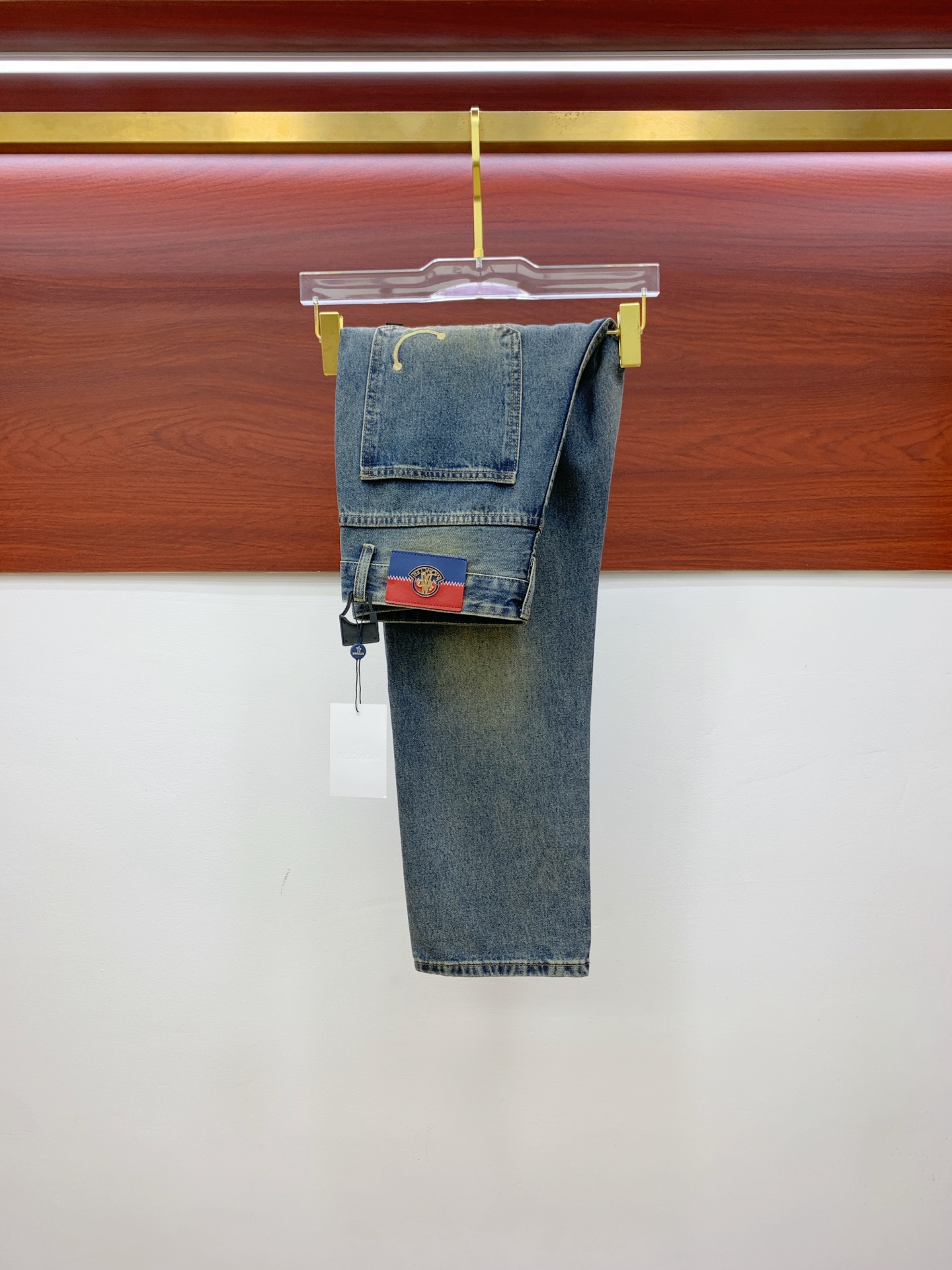 NO:538434,The 25SS four-season super-burning street-explosion series is exclusively launched. Original custom high-end quality fabric, customized hardware style slim-fitting tailoring, fabric with elasticity, micro-elastic upper body comfort, a must-have item!  Counter size 29-38 (no 35 no 37), Moncler, jeans, alexander wang19860909蒙口【新品】高端独家发售 25SS四季款超燃炸街系列之最牛仔裤 独家隆重推出 原版定制高端品质面料 定制五金版型修身剪裁 面料带弹力 微弹上身舒适度超高 必爆单品！专柜尺码29-38（无35无37）,,Moncler,jeans,alexander wang,Men's clothing