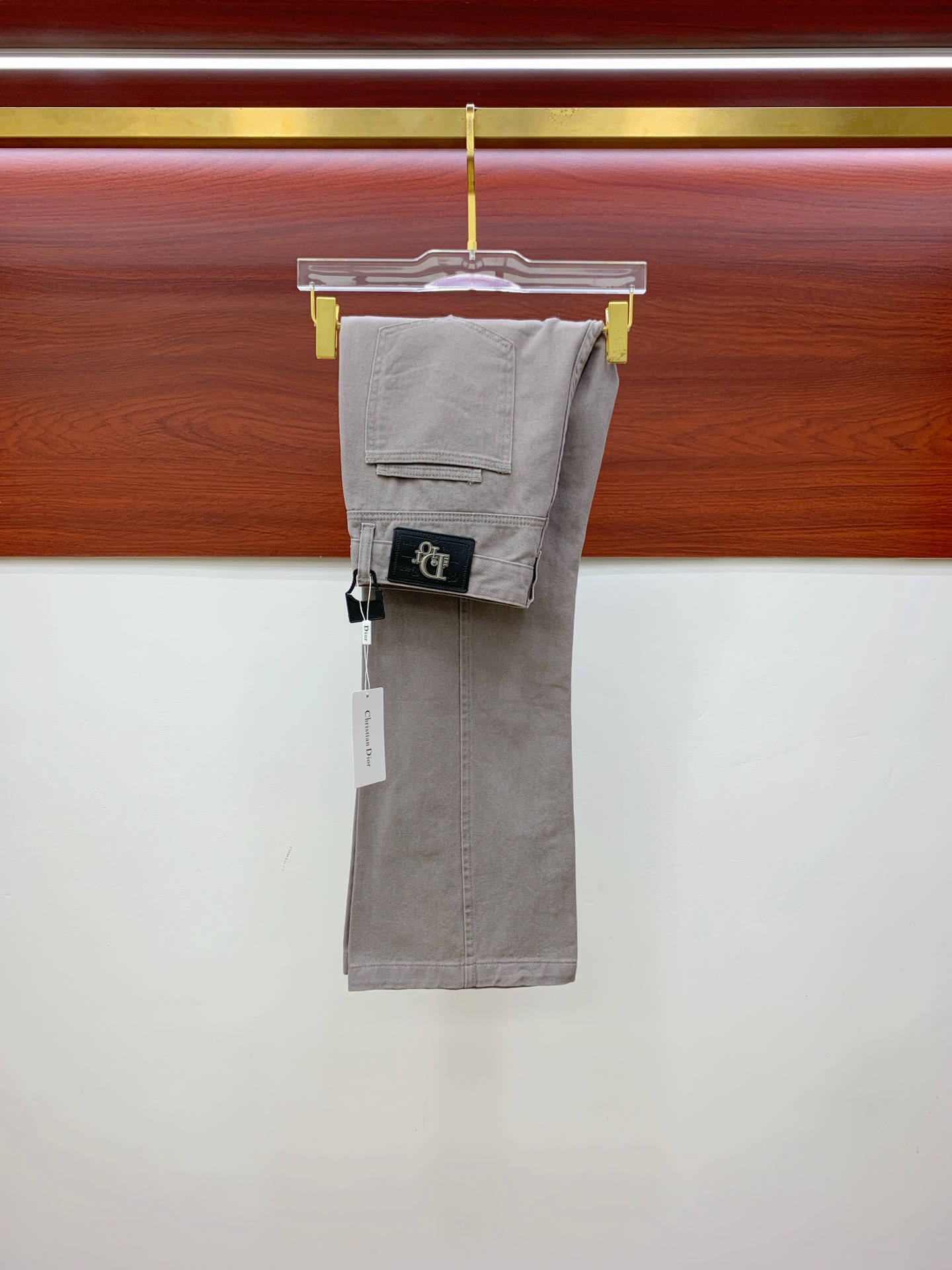 NO:538459,Dior [New Product] is available for high-end exclusive sale. The 25SS four-season super-burning street-explosion series is the most exclusive and grandly launched. Original custom high-end quality fabric, customized hardware style slim-fitting tailoring, fabric with elasticity, micro-elastic upper body comfort, a must-have item!  Counter size 29-38 (no 35 no 37), Dior, jeans, alexander wang19860909迪奥【新品】高端独家发售 25SS四季款超燃炸街系列之最牛仔裤 独家隆重推出 原版定制高端品质面料 定制五金版型修身剪裁 面料带弹力 微弹上身舒适度超高 必爆单品！专柜尺码29-38（无35无37）,,dior,jeans,alexander wang,Men's clothing