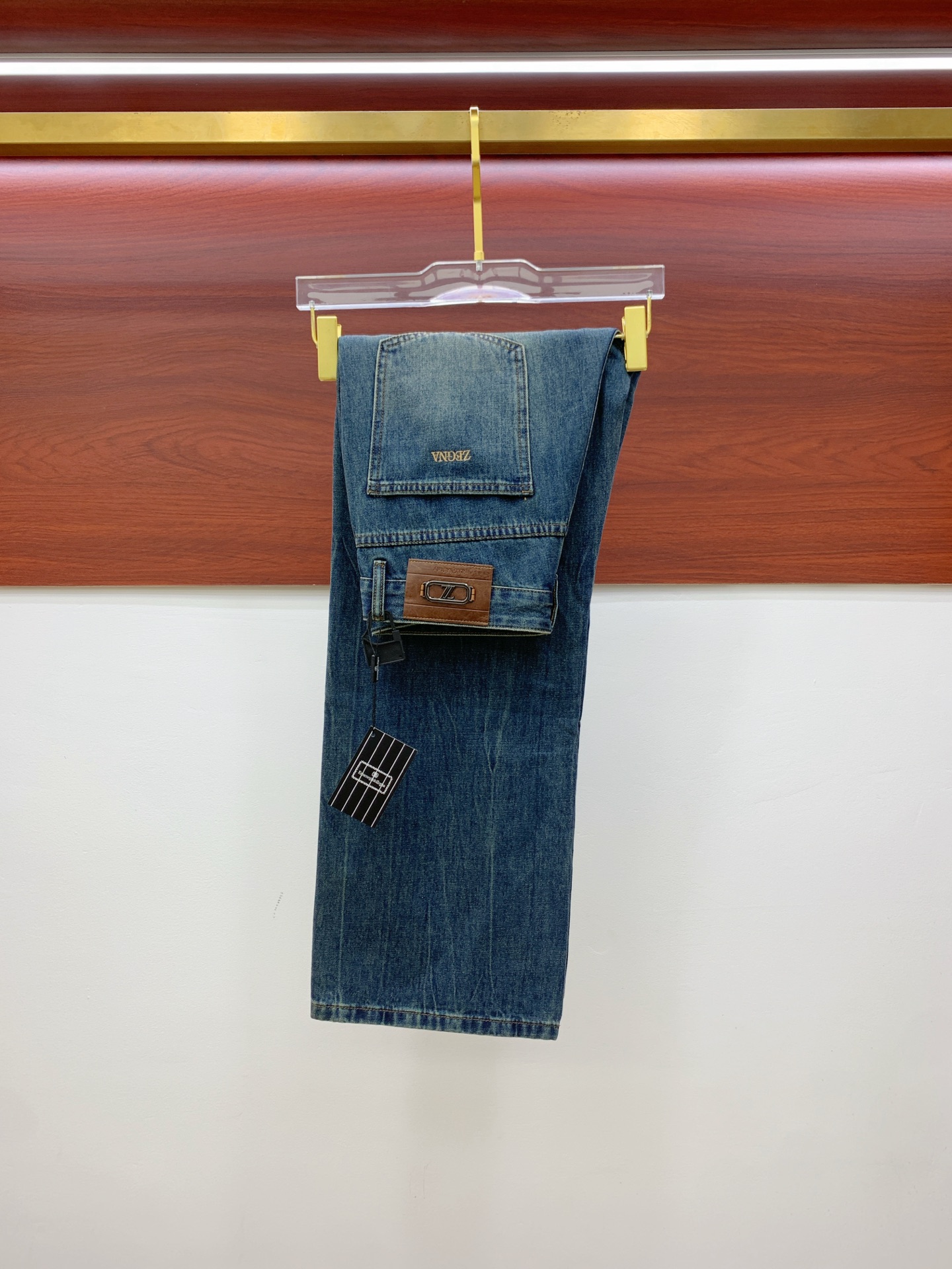 NO:538446,Jenia [New Product] is available for high-end exclusive sale. The 25SS four-season super-burning street-explosion series is the most exclusive and grandly launched. Original custom high-end quality fabric, customized hardware style slim-fitting tailoring, fabric with elasticity, micro-elastic upper body comfort, a must-have item!  Counter size 29-38 (no 35 no 37), zegna, jeans, alexander wang19860909杰尼亚【新品】高端独家发售 25SS四季款超燃炸街系列之最牛仔裤 独家隆重推出 原版定制高端品质面料 定制五金版型修身剪裁 面料带弹力 微弹上身舒适度超高 必爆单品！专柜尺码29-38（无35无37）,,zegna,jeans,alexander wang,Men's clothing