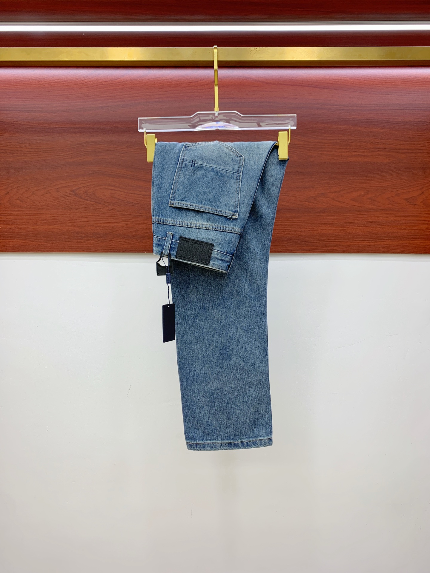 NO:538449,Prada [New Product] is available for high-end exclusive sale. The 25SS four-season super-burning street-explosion series is the most exclusive and grandly launched. Original custom high-end quality fabric, customized hardware style slim-fitting tailoring, fabric with elasticity, micro-elastic upper body comfort, a must-have item!  Counter size 29-38 (no 35 no 37), prada, jeans, alexander wang19860909普拉达【新品】高端独家发售 25SS四季款超燃炸街系列之最牛仔裤 独家隆重推出 原版定制高端品质面料 定制五金版型修身剪裁 面料带弹力 微弹上身舒适度超高 必爆单品！专柜尺码29-38（无35无37）,,prada,jeans,alexander wang,Men's clothing