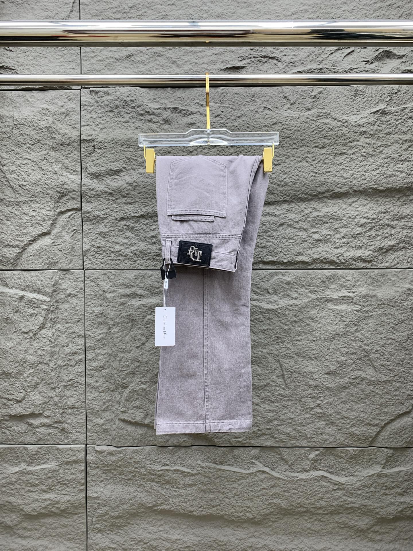 NO:532162,Dior [New Product] is available for high-end exclusive sale. The 25SS four-season super-burning street-explosion series is the most exclusive and grandly launched. Original custom high-end quality fabric, customized hardware style slim-fitting tailoring, fabric with elasticity, micro-elastic upper body comfort, a must-have item!  Counter size 29-38 (no 35 no 37), Dior, jeans, alexander wang19860909迪奥【新品】高端独家发售 25SS四季款超燃炸街系列之最牛仔裤 独家隆重推出 原版定制高端品质面料 定制五金版型修身剪裁 面料带弹力 微弹上身舒适度超高 必爆单品！专柜尺码29-38（无35无37）,,dior,jeans,alexander wang,Men's clothing