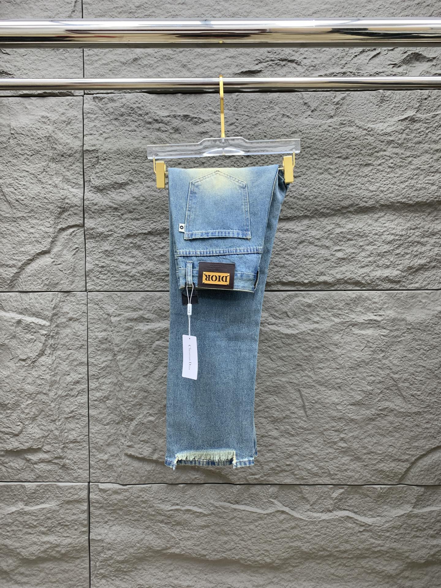 NO:532178,Dior [New Product] is available for high-end exclusive sale. The 25SS four-season super-burning street-explosion series is the most exclusive and grandly launched. Original custom high-end quality fabric, customized hardware style slim-fitting tailoring, fabric with elasticity, micro-elastic upper body comfort, a must-have item!  Counter size 29-38 (no 35 no 37), Dior, jeans, alexander wang19860909迪奥【新品】高端独家发售 25SS四季款超燃炸街系列之最牛仔裤 独家隆重推出 原版定制高端品质面料 定制五金版型修身剪裁 面料带弹力 微弹上身舒适度超高 必爆单品！专柜尺码29-38（无35无37）,,dior,jeans,alexander wang,Men's clothing