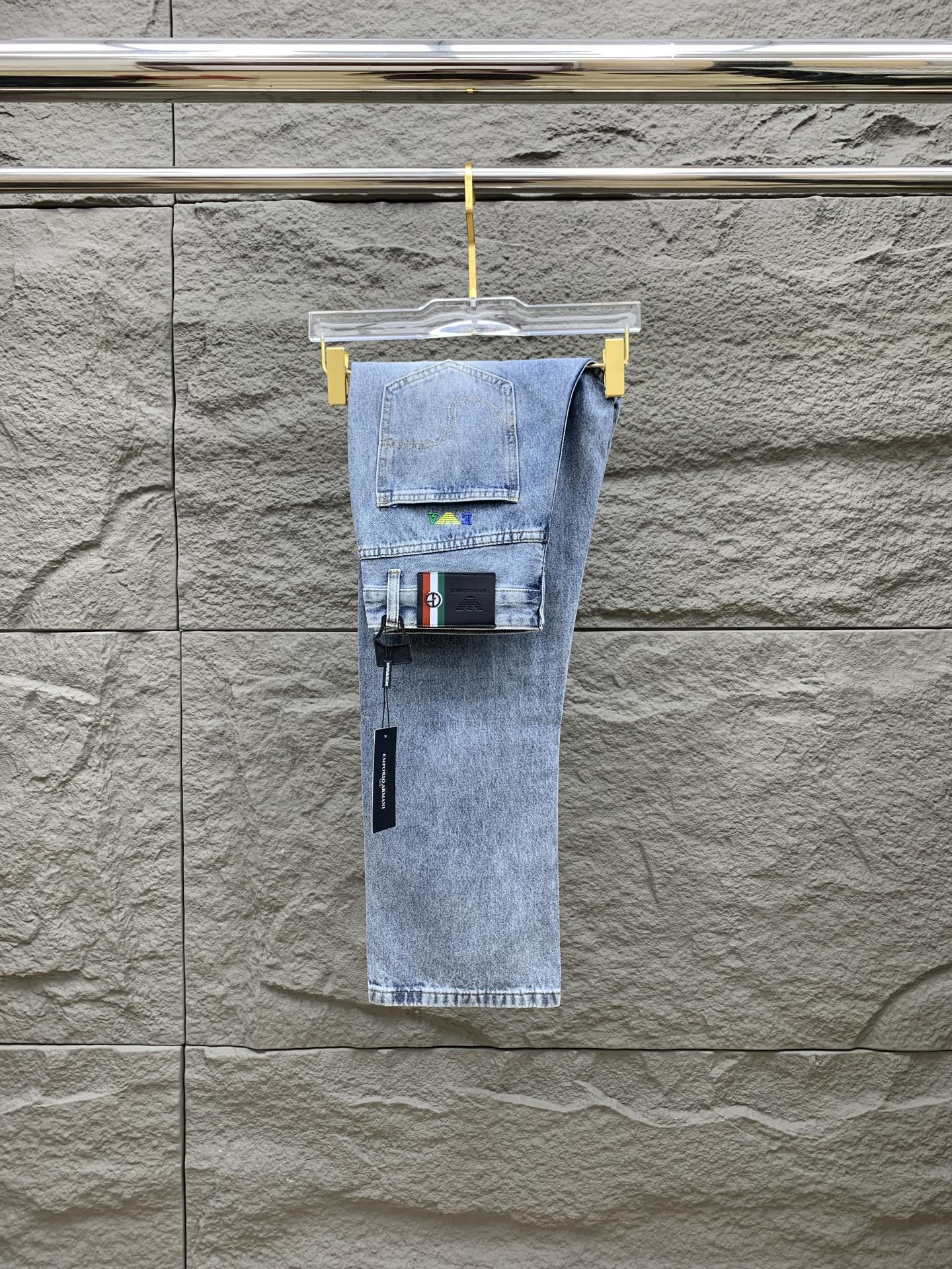 NO:532181,Armani [New Product] is available for high-end exclusive sale. The 25SS four-season super-burning street-explosion series is the most exclusive and grandly launched. Original custom high-end quality fabric, customized hardware style slim tailoring, fabric with elasticity, micro-elastic upper body comfort, a must-have item!  Counter size 29-38 (no 35 no 37), Armani, jeans, alexander wang19860909阿玛尼【新品】高端独家发售 25SS四季款超燃炸街系列之最牛仔裤 独家隆重推出 原版定制高端品质面料 定制五金版型修身剪裁 面料带弹力 微弹上身舒适度超高 必爆单品！专柜尺码29-38（无35无37）,,armani,jeans,alexander wang,Men's clothing