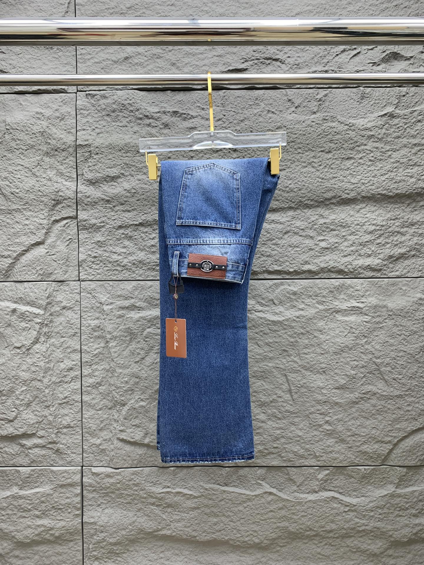 NO:532183,LP [New Product] is available for high-end exclusive sale. The 25SS four-season super-burning street-explosion series is the most exclusive and grandly launched. Original custom high-end quality fabric, customized hardware style slim-fitting tailoring, fabric with elasticity, micro-elastic upper body comfort, a must-have item!  Counter size 29-38 (no 35 no 37), loro piana, jeans, alexander wang19860909LP【新品】高端独家发售 25SS四季款超燃炸街系列之最牛仔裤 独家隆重推出 原版定制高端品质面料 定制五金版型修身剪裁 面料带弹力 微弹上身舒适度超高 必爆单品！专柜尺码29-38（无35无37）,,loro piana,jeans,alexander wang,Men's clothing