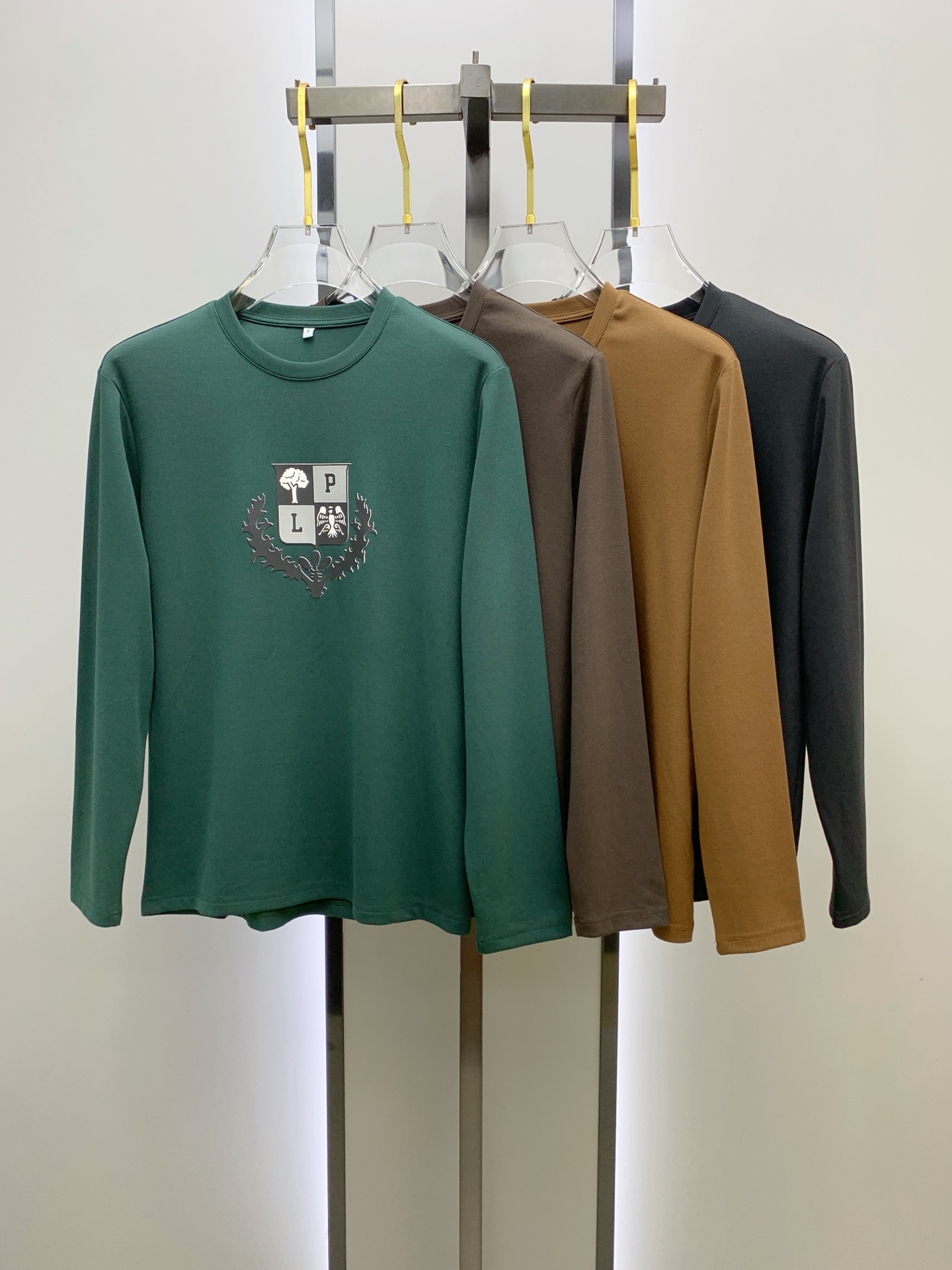 NO:540438,Lss Autumn [New Product] New Trade Order Round Neck Long Sleeve Base Shirt Long Sleeve T-shirt Internet Celebrity Style!  The upper body is comfortable and breathable, not stiff, and the overall three-dimensional sense is rich, and the quality export orders meet the simple needs of commuters for dress. The upper body is very effective, it looks slim and does not picky about the figure. The fabric workmanship... Improper, good craftsmanship can make you look good and tasteful, a must-have item for people with codes M-4XL, tees, t-shirt, alexander wang19860909Lss秋季【新品】新款贸易订单圆领长袖打底衫长袖T恤网红款！上身舒适透气,不僵硬,整体有着丰富的立体感,品质出口订单,满足通勤人们对于着装的简约需求,上身效果很好,显瘦,不挑剔身材.面料做工....无可挑剔,好工艺好面料才能穿出好品味一款,人手必备单品 码数M-4XL,,tees，t-shirt,alexander wang,Men's clothing