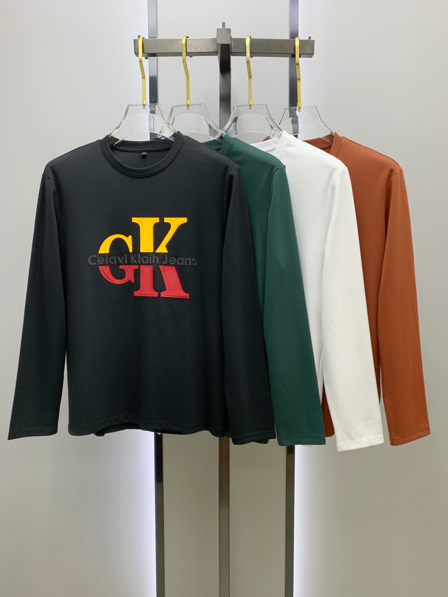 NO:540440,CK 25ss autumn [new product] new trade order round neck long sleeve base shirt long sleeve T-shirt internet celebrity style!  The upper body is comfortable and breathable, not stiff, and the overall three-dimensional sense is rich, and the quality export orders meet the simple needs of commuters for dress. The upper body is very effective, it looks slim and does not picky about the figure. The fabric workmanship... Improper, good craftsmanship can make you look good and tasteful, a must-have item for people with codes M-4XL, tees, t-shirt, alexander wang19860909CK 25ss秋季【新品】新款贸易订单圆领长袖打底衫长袖T恤网红款！上身舒适透气,不僵硬,整体有着丰富的立体感,品质出口订单,满足通勤人们对于着装的简约需求,上身效果很好,显瘦,不挑剔身材.面料做工....无可挑剔,好工艺好面料才能穿出好品味一款,人手必备单品 码数M-4XL,,tees，t-shirt,alexander wang,Men's clothing