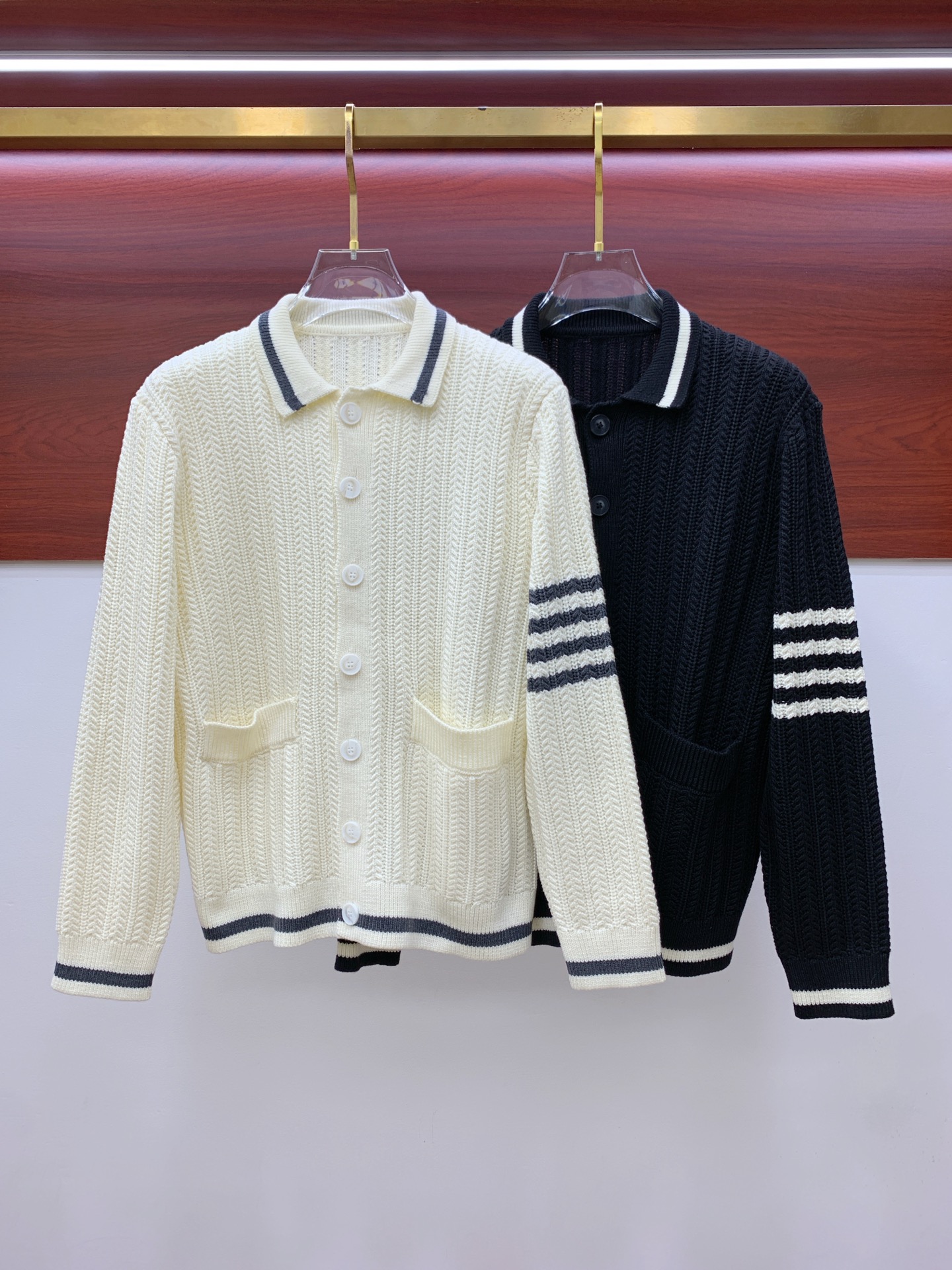 NO:539481,TB 25ss Autumn and Winter [New Product] Latest and Top Cardigan Wool Knitted Sweater Jacket!  Cardigan sweater, exquisite color combination with new trendy pullovers, the top quality counter is on sale, top production crafts imported fabrics, unique design of the counter, using imported high-end custom imported silk thread feels first-class!  Official website for sale. Number of codes: M-3XL, Jackets & coats, sweaters, alexander wang19860909TB 25ss秋冬【新品】最新最顶级开衫羊毛针织衫外套 ！开衫毛衣,精致配色融合新款潮套头衫,最顶级的品质专柜在售,顶级制作工艺进口面料,专柜款独特设计,采用进口高端订制进口丝线手感一流！官网在售. 码数:M-3XL,,jackets & coats,sweaters,alexander wang,Men's clothing