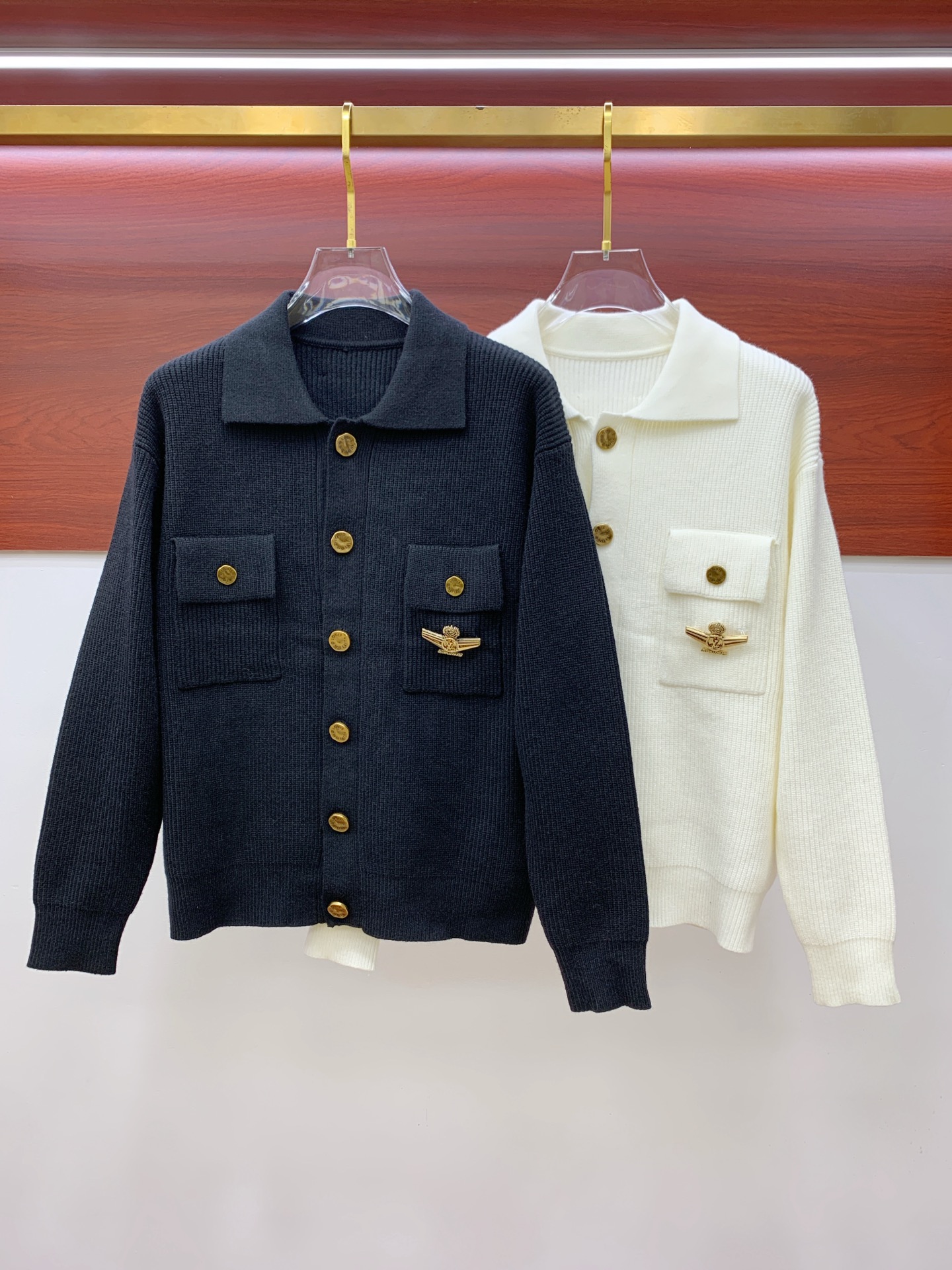 NO:539472,LV 25ss autumn and winter [new product] the latest and most top cardigan wool knitted sweater jacket!  Cardigan sweater, exquisite color combination with new trendy pullovers, the top quality counter is on sale, top production crafts imported fabrics, unique design of the counter, using imported high-end custom imported silk thread feels first-class!  Official website for sale. Number of codes: M-3XL, louis vuitton, jackets & coats, sweaters, alexander wang19860909LV 25ss秋冬【新品】最新最顶级开衫羊毛针织衫外套 ！开衫毛衣,精致配色融合新款潮套头衫,最顶级的品质专柜在售,顶级制作工艺进口面料,专柜款独特设计,采用进口高端订制进口丝线手感一流！官网在售. 码数:M-3XL,,louis vuitton,jackets & coats,sweaters,alexander wang,Men's clothing