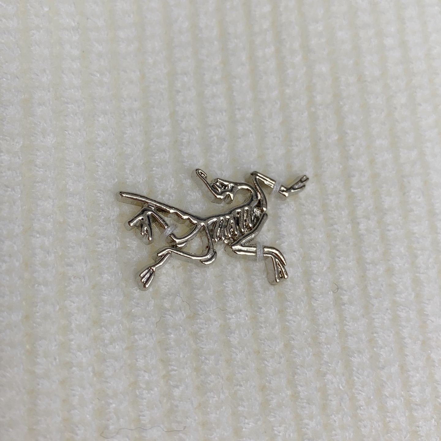 P280💰始祖鸟25ss【新品】秋冬休闲针织背心毛衣！衣服触感柔软亲肤，视觉上很精致、有质感、高贵，非常简单也很显品质。独特的中性色调，瞬间点亮你的整体造型，经典与时尚融合简约而不失格调。商务休闲俩即可，百搭不挑！M-3XL