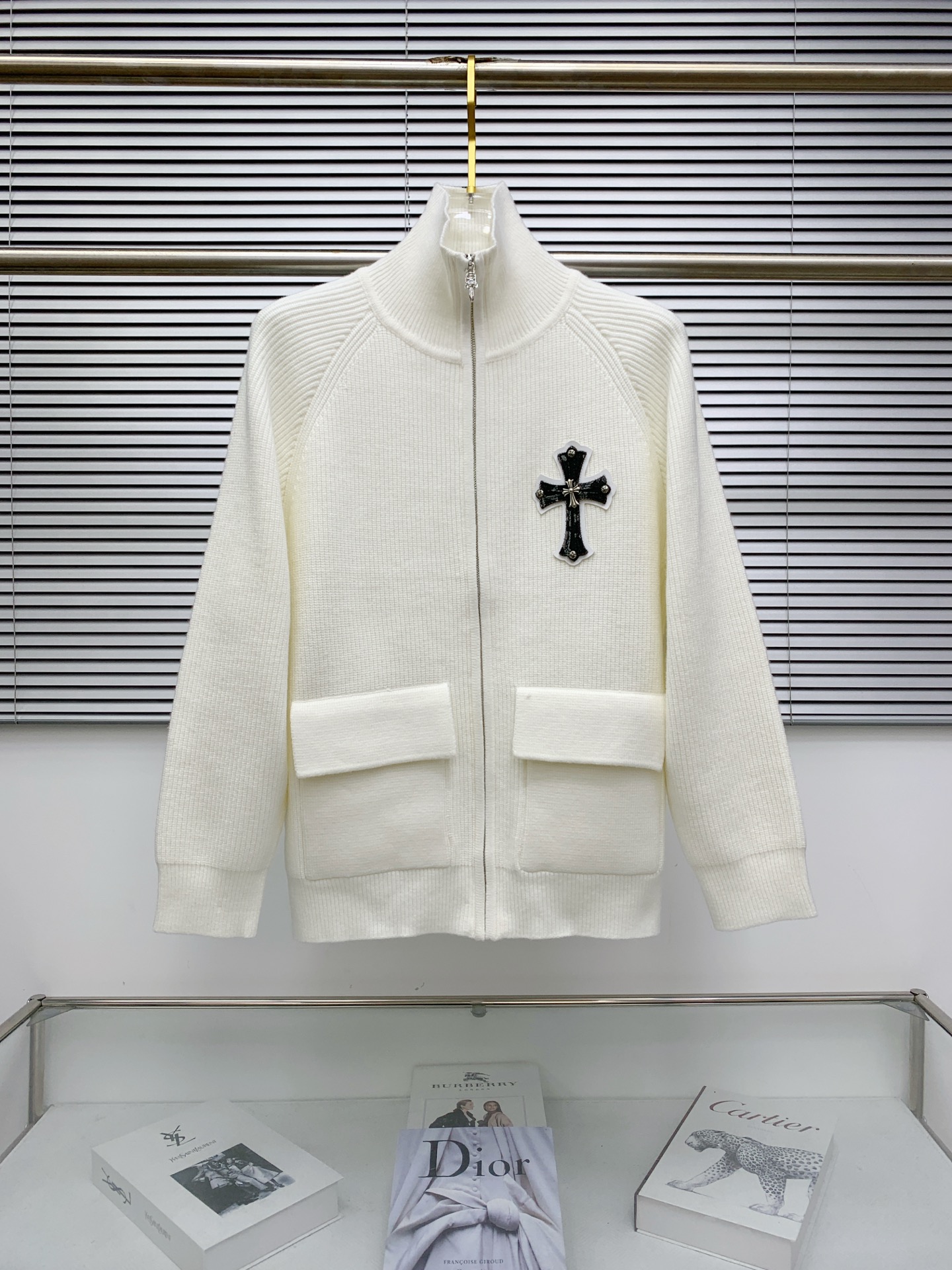 NO:537495,Croxin 25ss autumn and winter [new product] the latest and top cardigan wool knitted sweater jacket!  Cardigan sweater, exquisite color combination with new trendy pullovers, the top quality counter is on sale, top production crafts imported fabrics, unique design of the counter, using imported high-end custom imported silk thread feels first-class!  Official website for sale. Number of codes: M-3XL, chrome hearts, jackets & coats, sweaters, alexander wang19860909克罗心25ss秋冬【新品】最新最顶级开衫羊毛针织衫外套 ！开衫毛衣,精致配色融合新款潮套头衫,最顶级的品质专柜在售,顶级制作工艺进口面料,专柜款独特设计,采用进口高端订制进口丝线手感一流！官网在售. 码数:M-3XL,,chrome hearts,jackets & coats,sweaters,alexander wang,Men's clothing