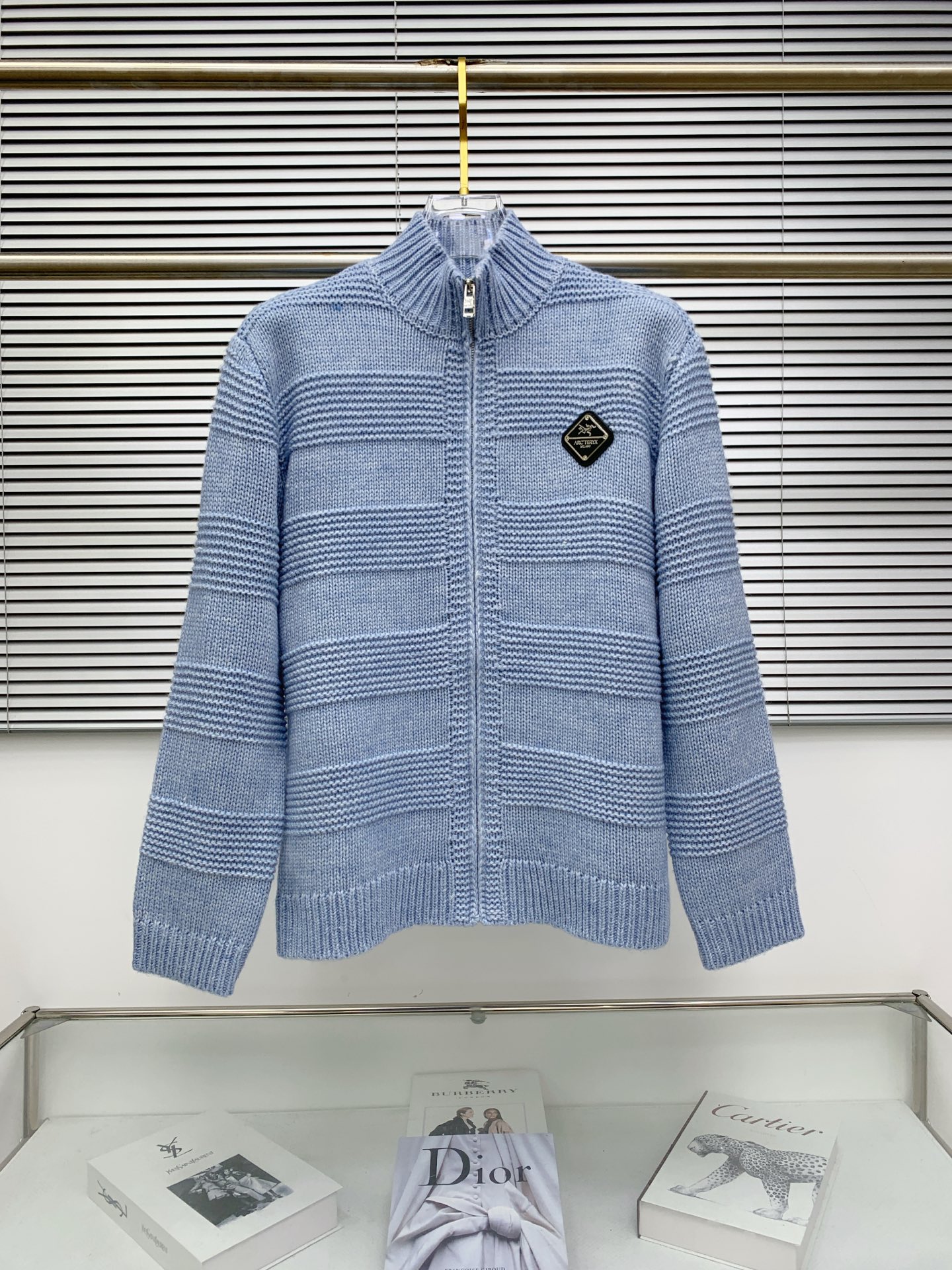 NO:551003,Archaeoptera Bird 25ss Autumn and Winter [New Product] The latest and top cardigan wool knitted sweater jacket!  Cardigan sweater, exquisite color combination with new trendy pullovers, the top quality counter is on sale, top production crafts imported fabrics, unique design of the counter, using imported high-end custom imported silk thread feels first-class!  Official website for sale. Number of codes: M-3XL, arc'teryx, jackets & coats, sweaters, alexander wang19860909始祖鸟25ss秋冬【新品】最新最顶级开衫羊毛针织衫外套 ！开衫毛衣,精致配色融合新款潮套头衫,最顶级的品质专柜在售,顶级制作工艺进口面料,专柜款独特设计,采用进口高端订制进口丝线手感一流！官网在售. 码数:M-3XL,arc'teryx,jackets & coats,sweaters,alexander wang,Men's clothing