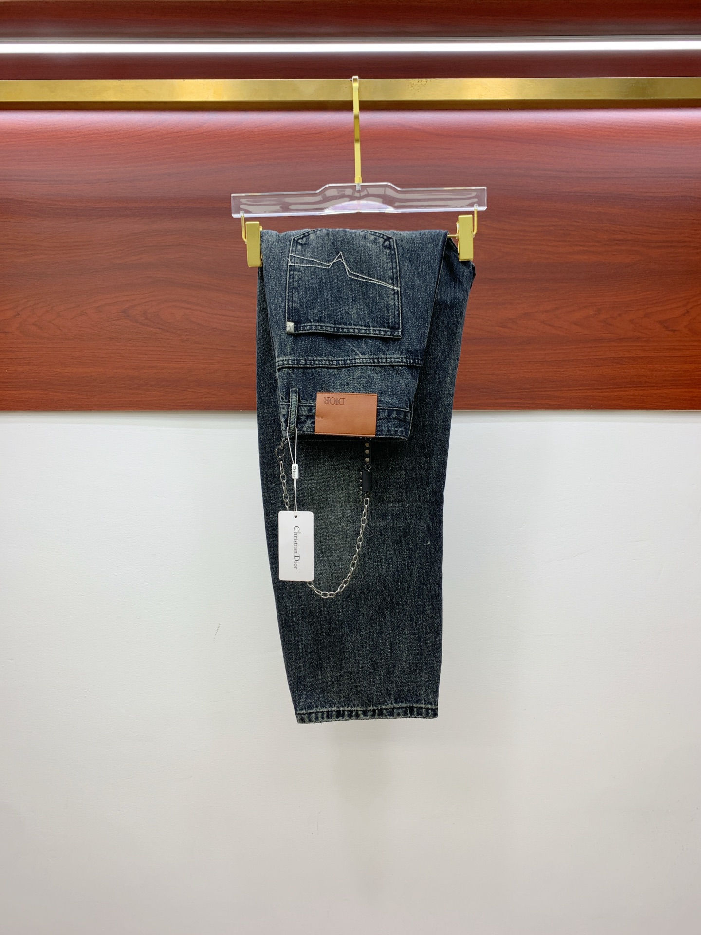 NO:540463,Dior [New Product] is available for high-end exclusive sale. The 25SS four-season super-burning street-explosion series is the most exclusive and grandly launched. Original custom high-end quality fabric, customized hardware style slim-fitting tailoring, fabric with elasticity, micro-elastic upper body comfort, a must-have item!  Counter size 29-38 (no 35 no 37), Dior, jeans, alexander wang19860909迪奥【新品】高端独家发售 25SS四季款超燃炸街系列之最牛仔裤 独家隆重推出 原版定制高端品质面料 定制五金版型修身剪裁 面料带弹力 微弹上身舒适度超高 必爆单品！专柜尺码29-38（无35无37）,,dior,jeans,alexander wang,Men's clothing