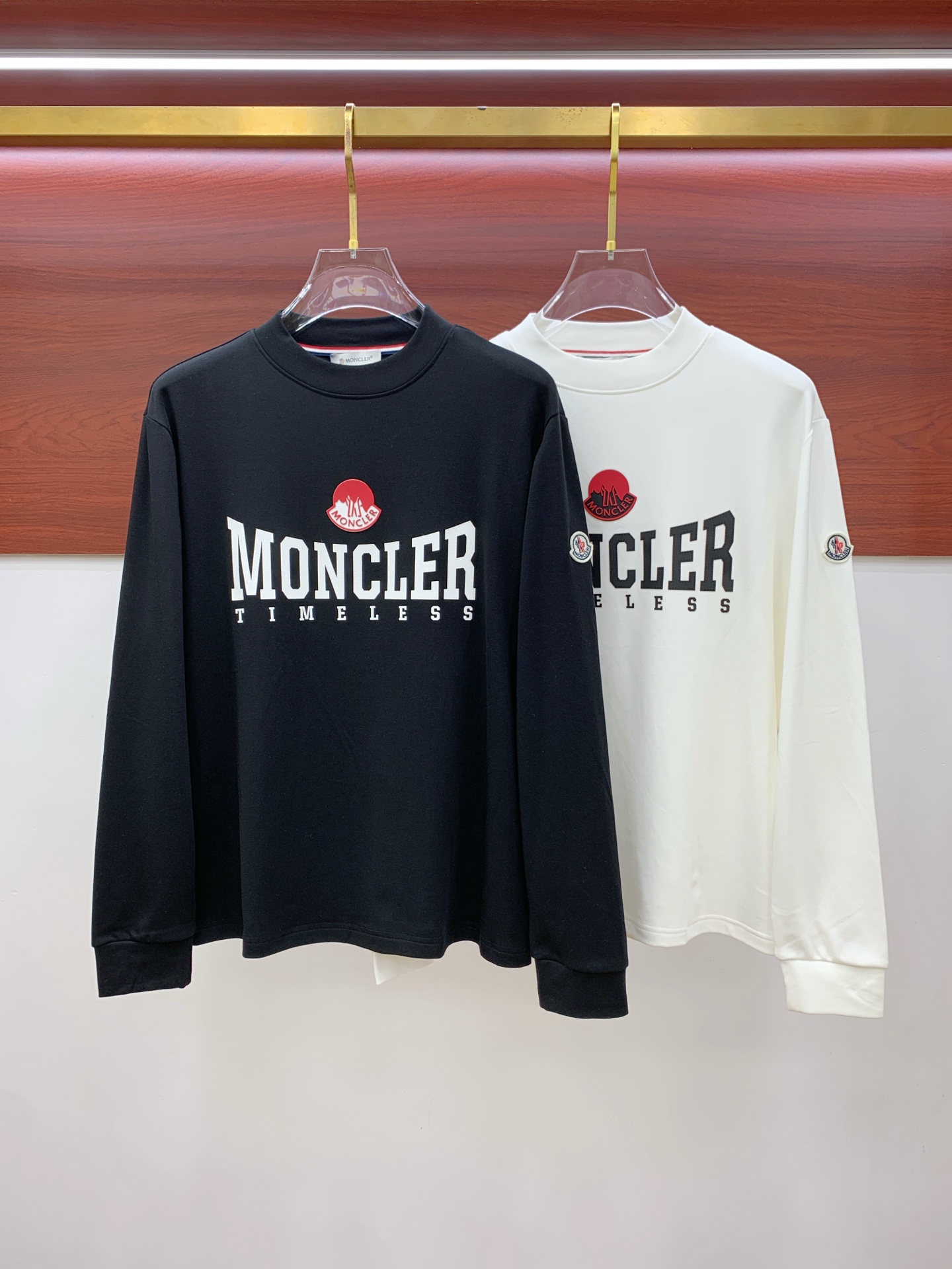 NO:540467,25ss Autumn [New Product] New Trade Order Round Neck Long Sleeve Base Shirt!  Long-sleeved T-shirt internet celebrity style!  The upper body is comfortable and breathable, not stiff, and has a rich three-dimensional sense overall. Its quality export orders meet the simple needs of commuters for dress. The upper body is very effective, it looks slim and does not picky about the figure. The fabric workmanship... Improper, good craftsmanship can make you look good and tasteful, a must-have item for people with codes S-2XL, Moncler,tees, t-shirt, alexander wang19860909蒙口25ss秋季【新品】新款贸易订单圆领长袖打底衫！长袖T恤网红款！上身舒适透气,不僵硬,整体有着丰富的立体感,品质出口订单,满足通勤人们对于着装的简约需求,上身效果很好,显瘦,不挑剔身材.面料做工....无可挑剔,好工艺好面料才能穿出好品味一款,人手必备单品 码数S-2XL,,Moncler,tees，t-shirt,alexander wang,Men's clothing