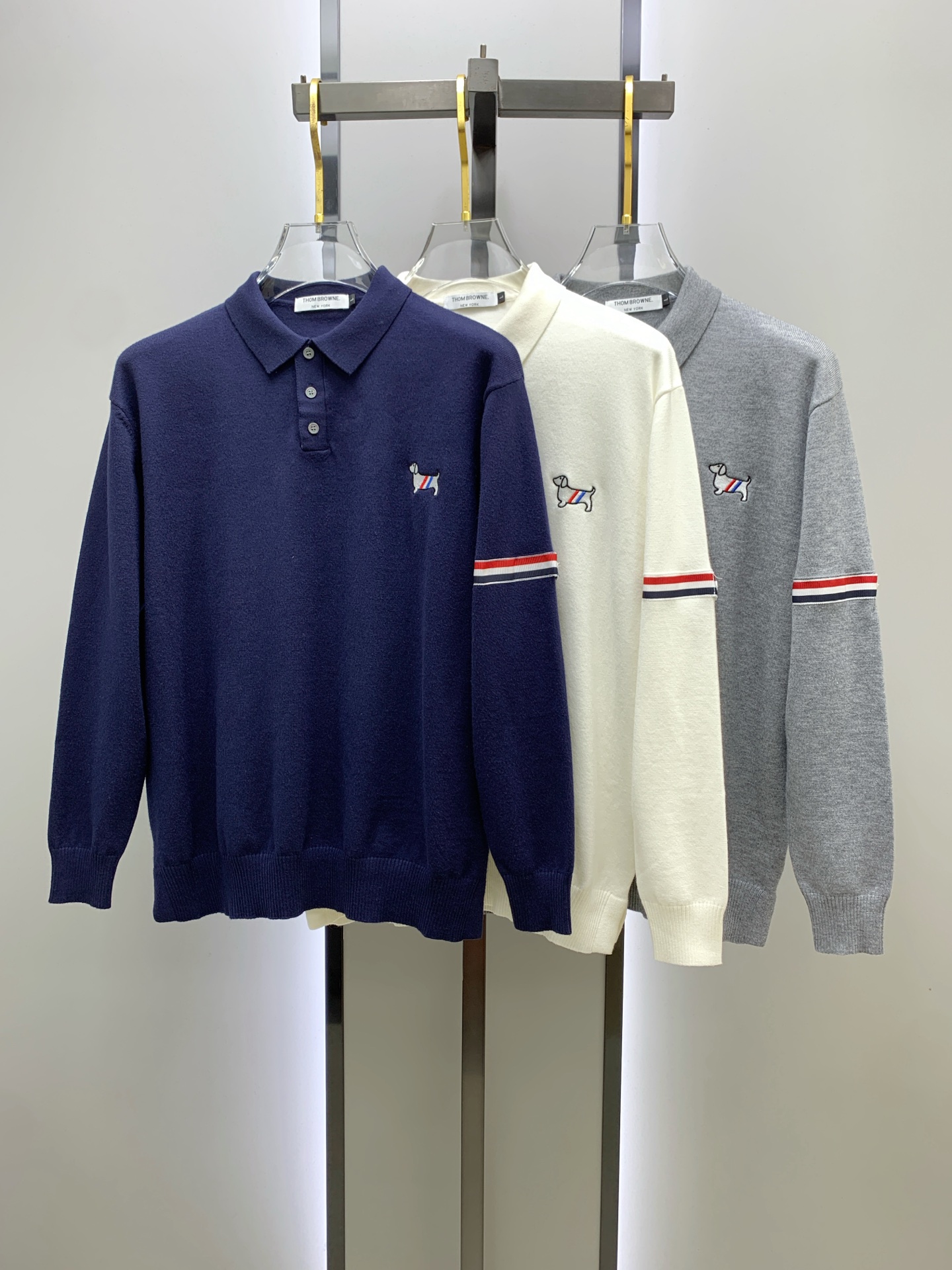 NO:540498,TB 25ss [New Product] Casual Knitted Lapel Sweater in Autumn and Winter!  The clothes feel soft and skin-friendly, visually exquisite, textured, noble, very simple and quality. The unique neutral tone instantly illuminates your overall look, the classic and fashion blend simple without losing style. Just be both business and casual, versatile and not picky!  M-3XL, sweaters, alexander wang19860909TB 25ss【新品】秋冬休闲针织翻领毛衣！衣服触感柔软亲肤,视觉上很精致、有质感、高贵,非常简单也很显品质.独特的中性色调,瞬间点亮你的整体造型,经典与时尚融合简约而不失格调.商务休闲俩即可,百搭不挑！M-3XL,,sweaters,alexander wang,Men's clothing