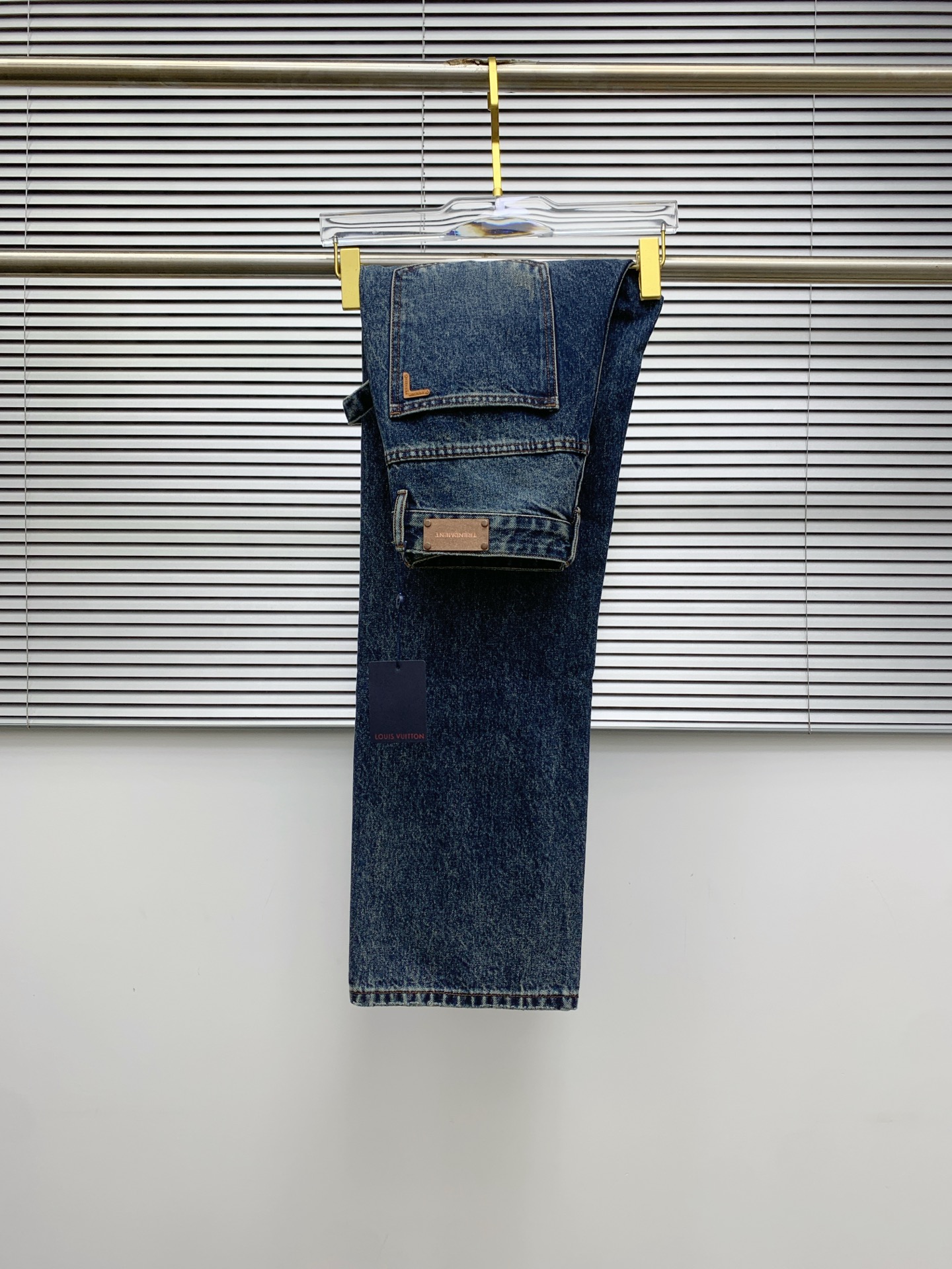 NO:567190,LV [New Product] High-end Exclusive Sale 25SS Four Seasons Super Burning Street Jeans Series Exclusively and Grandly Launched Original Customized High-Quality Fabric Customized Hardware Slim Tailoring Fabric with Elasticity Micro-Stretch Upper Body Highly Comfortable A Must-Have Item!  Counter size S-3XL,,louis vuitton,jeans,alexander wang19860909LV【新品】高端独家发售 25SS四季款超燃炸街系列之最牛仔裤 独家隆重推出 原版定制高端品质面料 定制五金版型修身剪裁 面料带弹力 微弹上身舒适度超高 必爆单品！专柜尺码S-3XL,,louis vuitton,jeans,alexander wang,Men's clothing