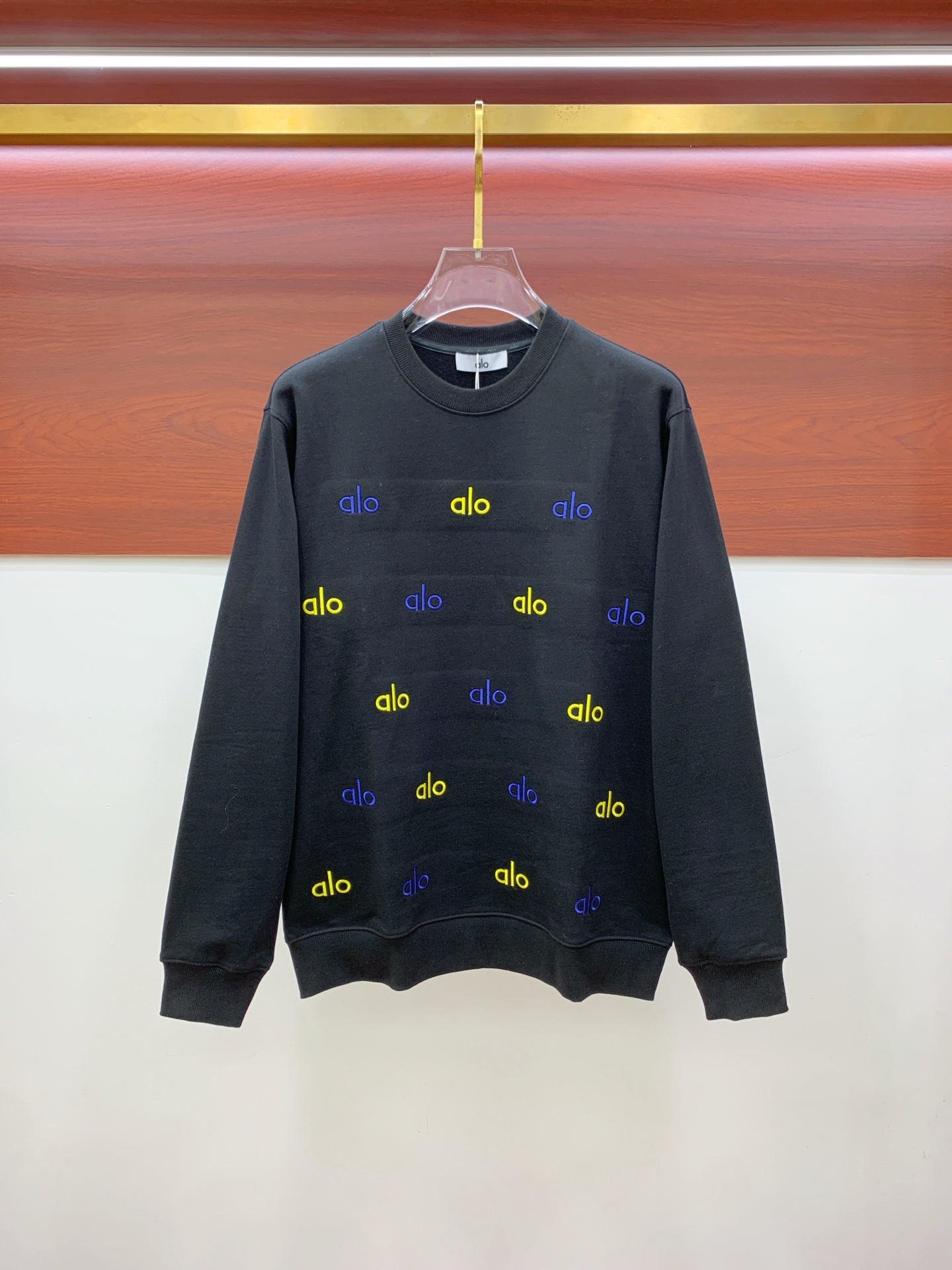 NO:600656,alo 25SS [New product] The latest and top version of exquisitely crafted round-neck sweatshirt, top quality counter original pullover, top quality imported fabrics, counter quality heavy embroidery design, imported high-end custom fabrics, imported silk threads with first-class feel!  The same styles for men and women are on sale on the official website!  Three complete standards, size M-2XL, hoodie, sweatshirts, alexander wang19860909alo 25SS【新品】最新最顶级版本精美工艺圆领卫衣,最顶级的品质专柜原单套头衫,顶级制作工艺进口面料,专柜品质重工刺绣设计,采用进口高端订制面料,进口丝线手感一流！男女同款官网在售！三标齐全 码数M-2XL,,hoodie,sweatshirts,alexander wang,Men's clothing