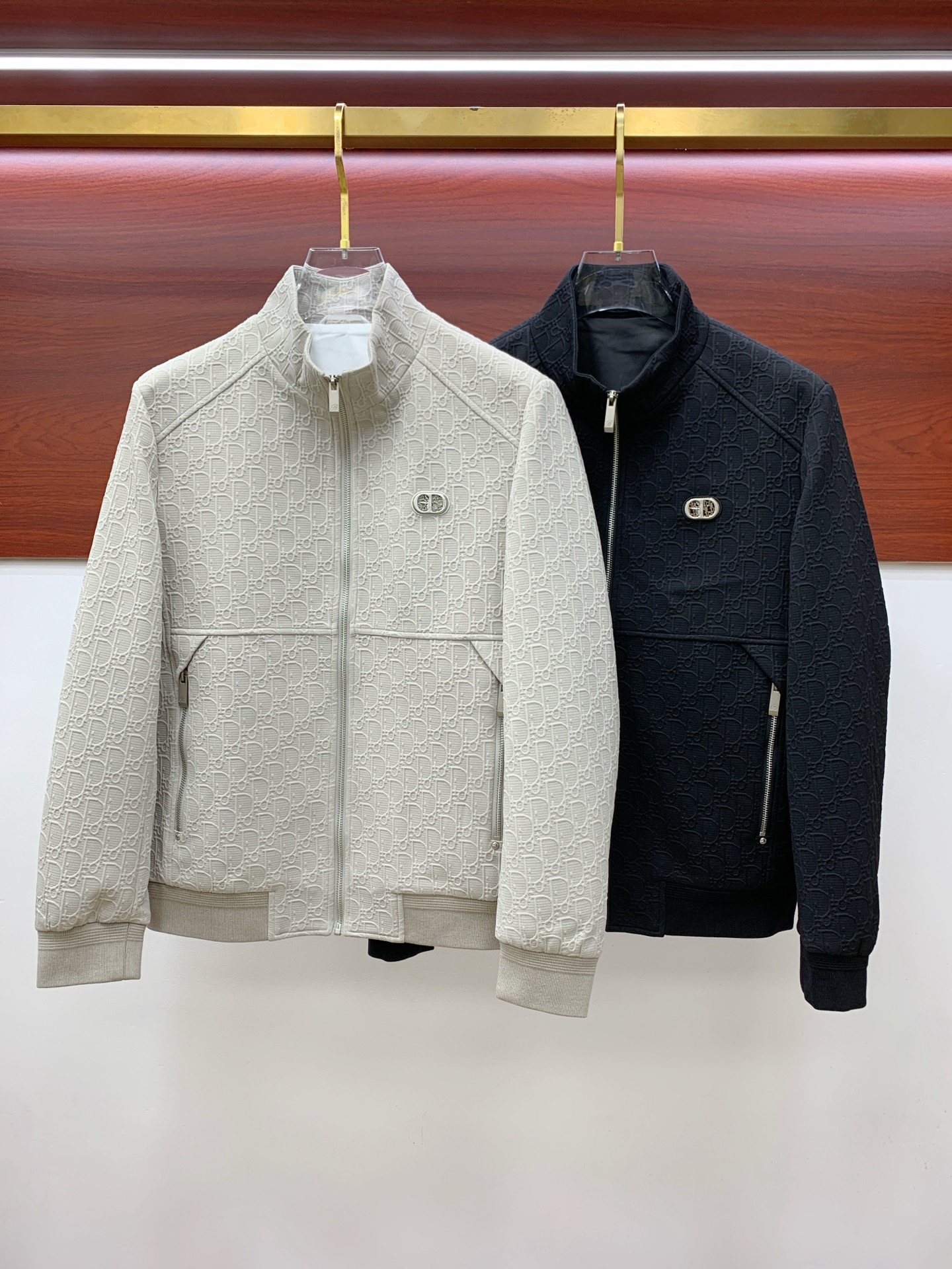 NO:550000,Dior 25ss early autumn [new product] jacket hottest style, autumn and winter counter new casual and fashionable jacket!  Super avant-garde design style, delicate and comfortable, very light and not easy to wrinkle. Multiple craftsmanship The overall design is quite visual, the upper body is casual and stylish, with a certain degree of clarity, absolutely recommended to be at the most cutting-edge fashion temperament, a must-have for urban casualness. Code number M-3XL, dior, jackets & coats, jackets & coats, alexander wang19860909迪奥25ss早秋【新品】夹克外套爆款 秋冬专柜新款休闲时尚夹克外套！超前卫设计风格 细腻舒适 穿着非常轻便不易起皱.多重重工艺 整体的设计颇具视觉感,上身休闲有型,有一定的挺括度,绝对走在时尚最尖端的气质感推荐,都市休闲必备.码数M-3XL,,dior,jackets & coats,jackets & coats,alexander wang,Men's clothing