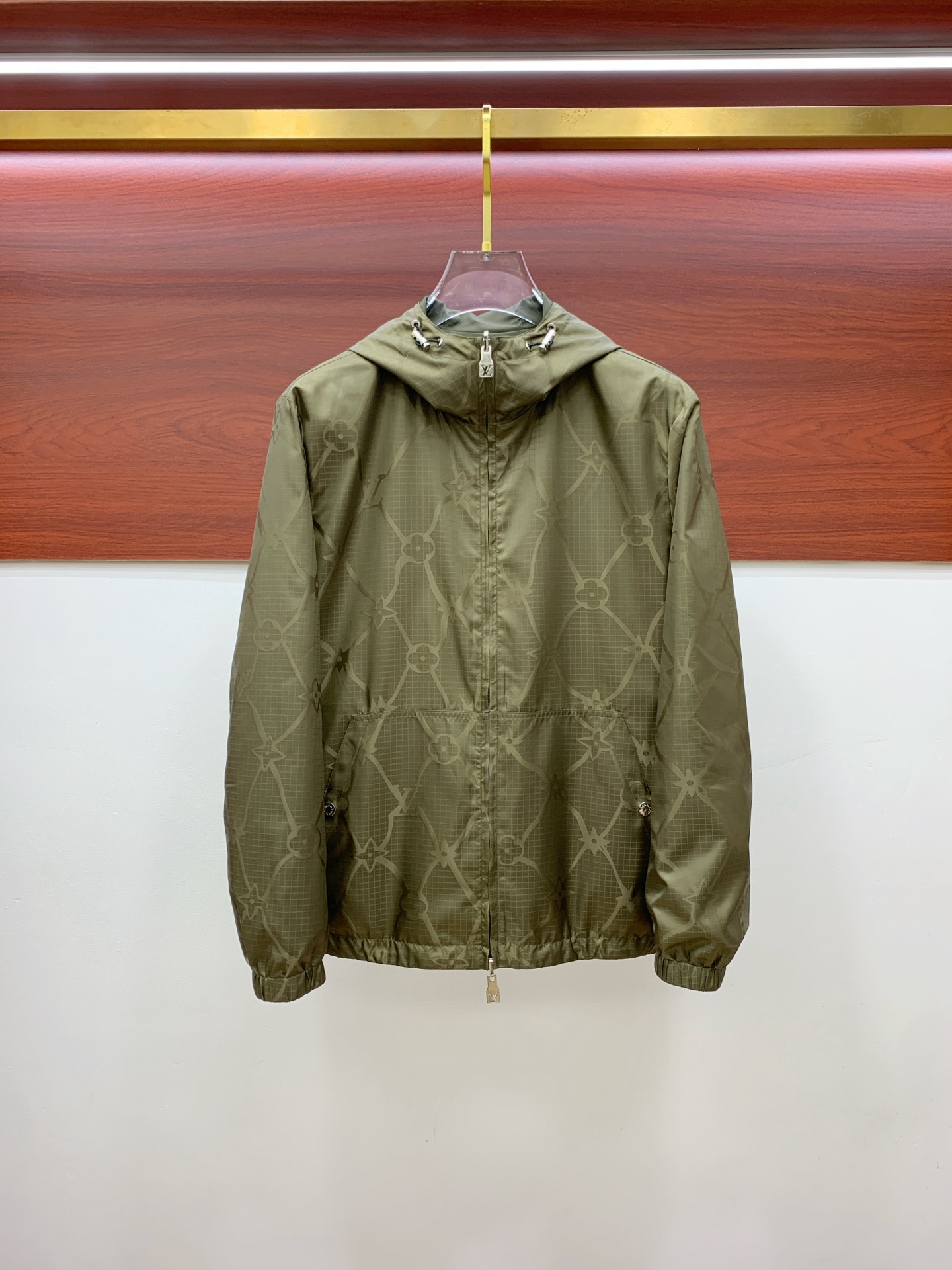 NO:549996,LV25ss Early Autumn [New Product] Double-sided windbreaker jacket jacket hits, new casual and fashionable jackets for autumn and winter counters!  Super avant-garde design style, delicate and comfortable, very light and not easy to wrinkle. Multiple craftsmanship The overall design is quite visual, the upper body is casual and stylish, with a certain degree of clarity, absolutely recommended to be at the most cutting-edge fashion temperament, a must-have for urban casualness. Number M-3XL, louis vuitton, jackets & coats, jackets & coats, alexander wang19860909LV25ss早秋【新品】双面穿风衣夹克外套爆款 秋冬专柜新款休闲时尚夹克外套！超前卫设计风格 细腻舒适 穿着非常轻便不易起皱.多重重工艺 整体的设计颇具视觉感,上身休闲有型,有一定的挺括度,绝对走在时尚最尖端的气质感推荐,都市休闲必备.码数M-3XL,,louis vuitton,jackets & coats,jackets & coats,alexander wang,Men's clothing