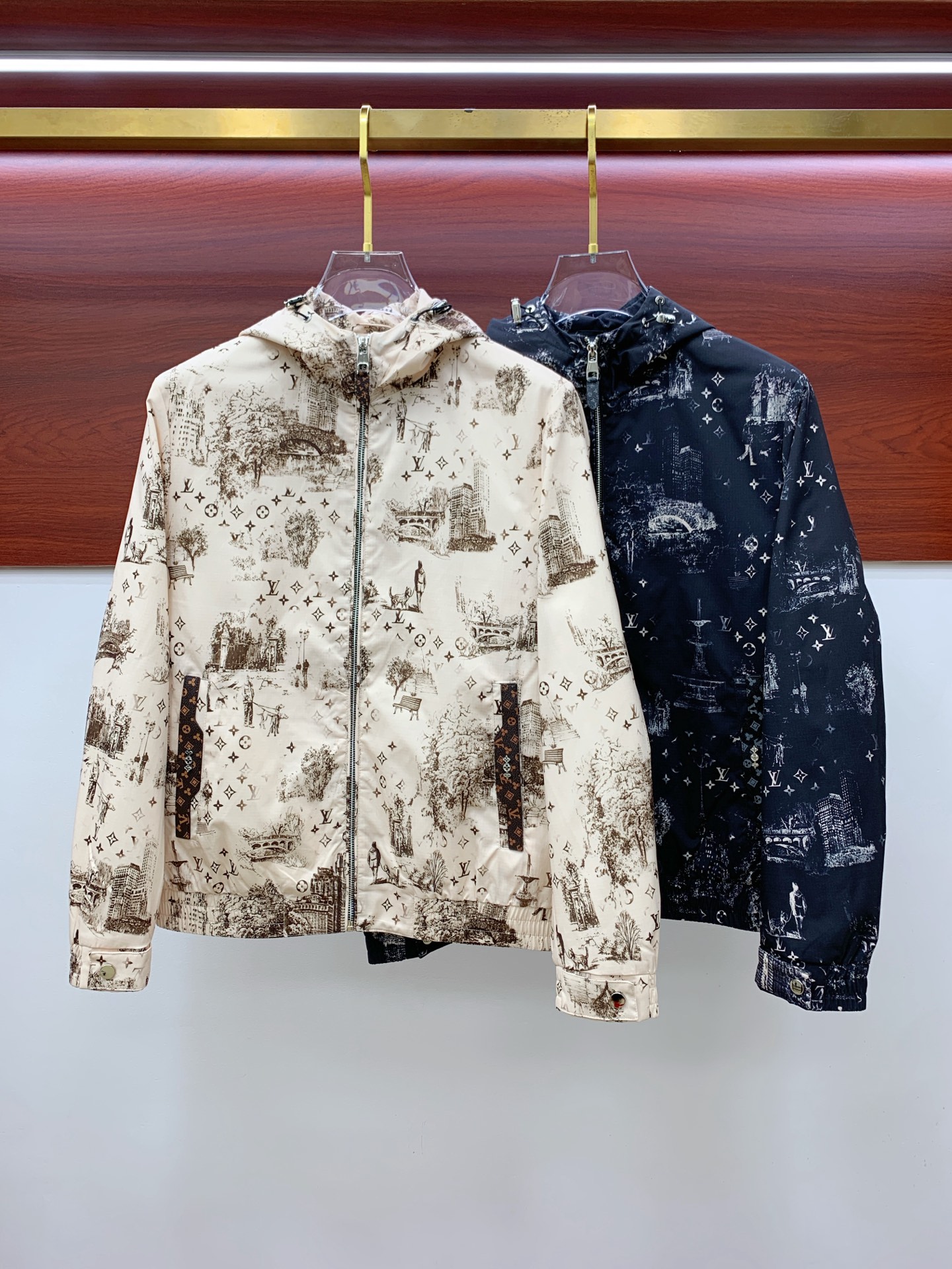 NO:549992,LV25ss Early Autumn [New Product] Windbreaker Jacket Hot Style New Casual Fashion Jacket at the Autumn and Winter Counter!  Ultra-avant-garde design style, delicate and comfortable, very light to wear and not easy to wrinkle. Multiple craftsmanship. The overall design is quite visual. The upper body is casual and stylish, with a certain degree of stiffness. It is definitely at the forefront of fashion. It is recommended for urban leisure. Size M-3XL, Louis Vuitton, jackets & coats, jackets & coats, alexander wang19860909LV25ss早秋【新品】风衣夹克外套爆款 秋冬专柜新款休闲时尚夹克外套！超前卫设计风格 细腻舒适 穿着非常轻便不易起皱.多重重工艺 整体的设计颇具视觉感,上身休闲有型,有一定的挺括度,绝对走在时尚最尖端的气质感推荐,都市休闲必备.码数M-3XL,,louis vuitton,jackets & coats,jackets & coats,alexander wang,Men's clothing