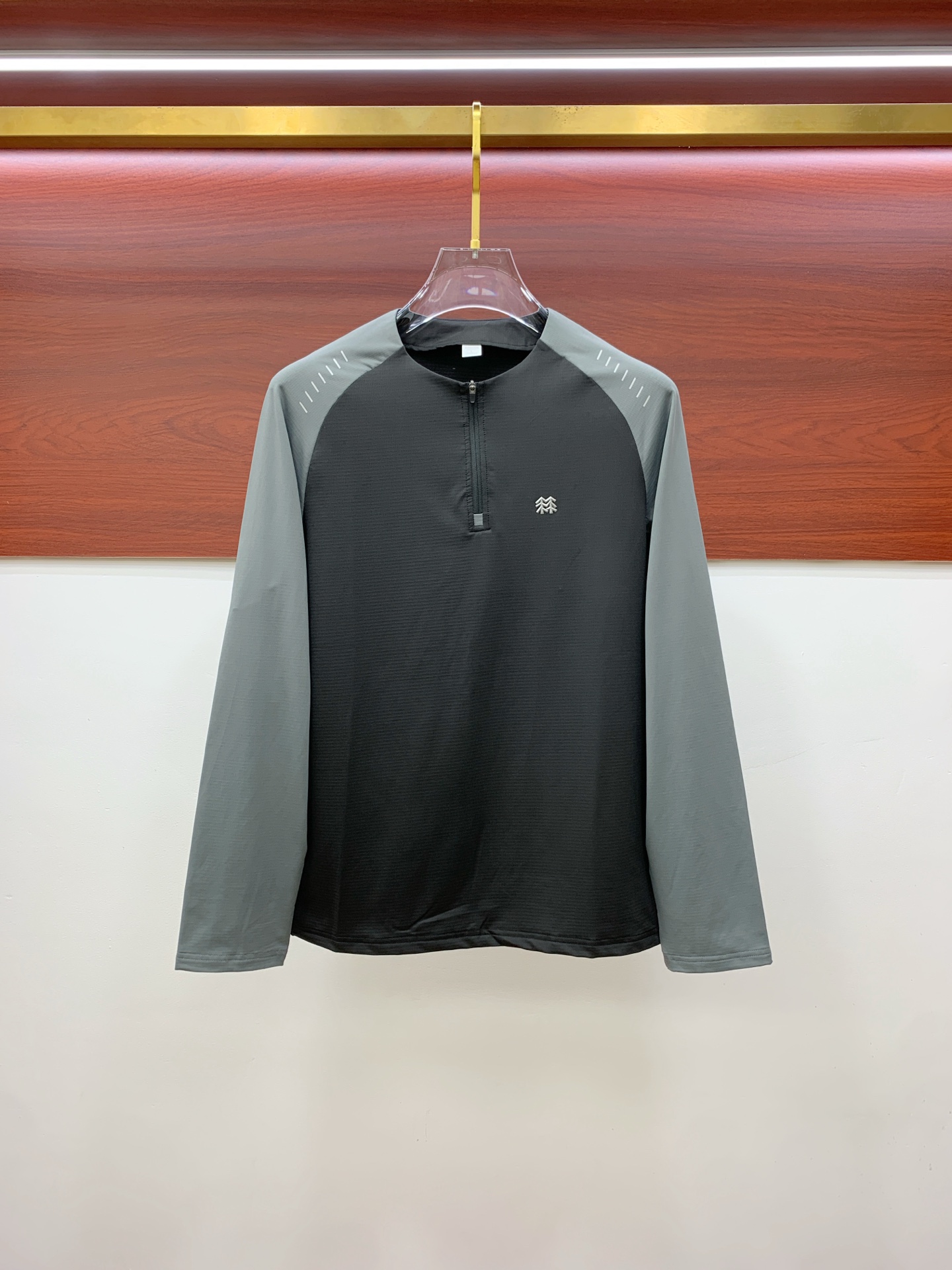 NO:567220,Kolon 25ss early autumn [new product] round neck bottoming shirt is popular for single wear. Ultra-avant-garde design style. Delicate and comfortable. Very light and not easy to wrinkle. Multiple craftsmanship. The overall design is quite visual. The upper body is casual and stylish, with a certain degree of stiffness. It is definitely recommended for the temperament that is at the forefront of fashion. It is a must-have for urban leisure. Size M-3XL, alexander wang19860909可隆25ss早秋【新品】圆领打底衫单穿爆款 超前卫设计风格 细腻舒适 穿着非常轻便不易起皱.多重重工艺 整体的设计颇具视觉感,上身休闲有型,有一定的挺括度,绝对走在时尚最尖端的气质感推荐,都市休闲必备.码数M-3XL,,alexander wang,Men's clothing