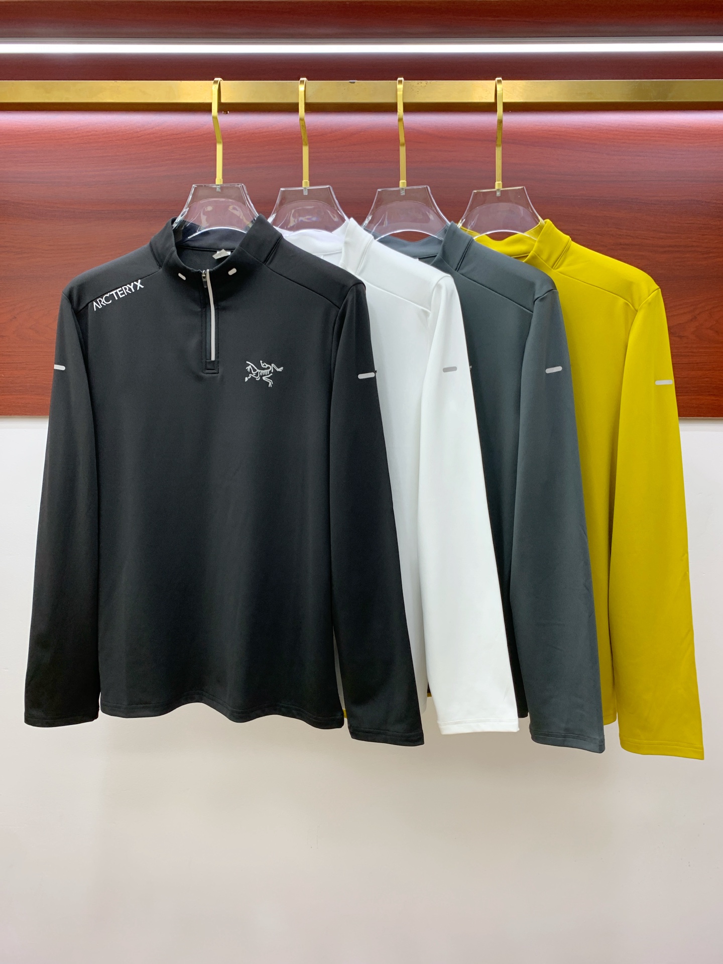 NO:567227,Arc'teryx 25ss early autumn [new product] round neck bottoming shirt is a popular single-wear sweatshirt. Ultra-avant-garde design style. Delicate and comfortable. Very light and not easy to wrinkle. Multiple craftsmanship. The overall design is quite visual. The upper body is casual and stylish, with a certain degree of stiffness. It is definitely recommended for the temperament that is at the forefront of fashion. It is a must-have for urban leisure. Size M-3XL, arc'teryx, hoodie, sweatshirts, alexander wang19860909始祖鸟25ss早秋【新品】圆领打底衫单穿卫衣爆款 超前卫设计风格 细腻舒适 穿着非常轻便不易起皱.多重重工艺 整体的设计颇具视觉感,上身休闲有型,有一定的挺括度,绝对走在时尚最尖端的气质感推荐,都市休闲必备.码数M-3XL,arc'teryx,hoodie,sweatshirts,alexander wang,Men's clothing