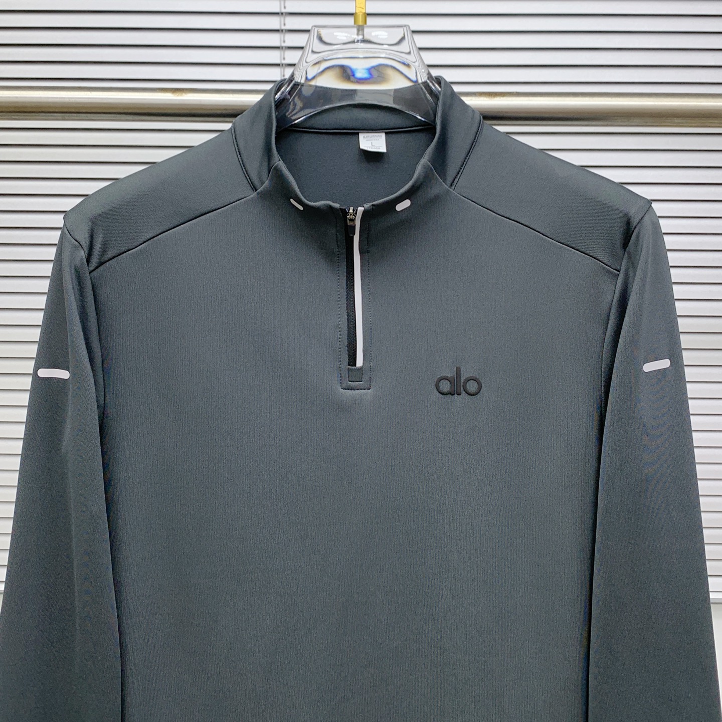 Alo Yoga Men's Half-Zip Pullover - Lightweight & Comfortable Sportswear 3 i1759997269083 9465 0 1