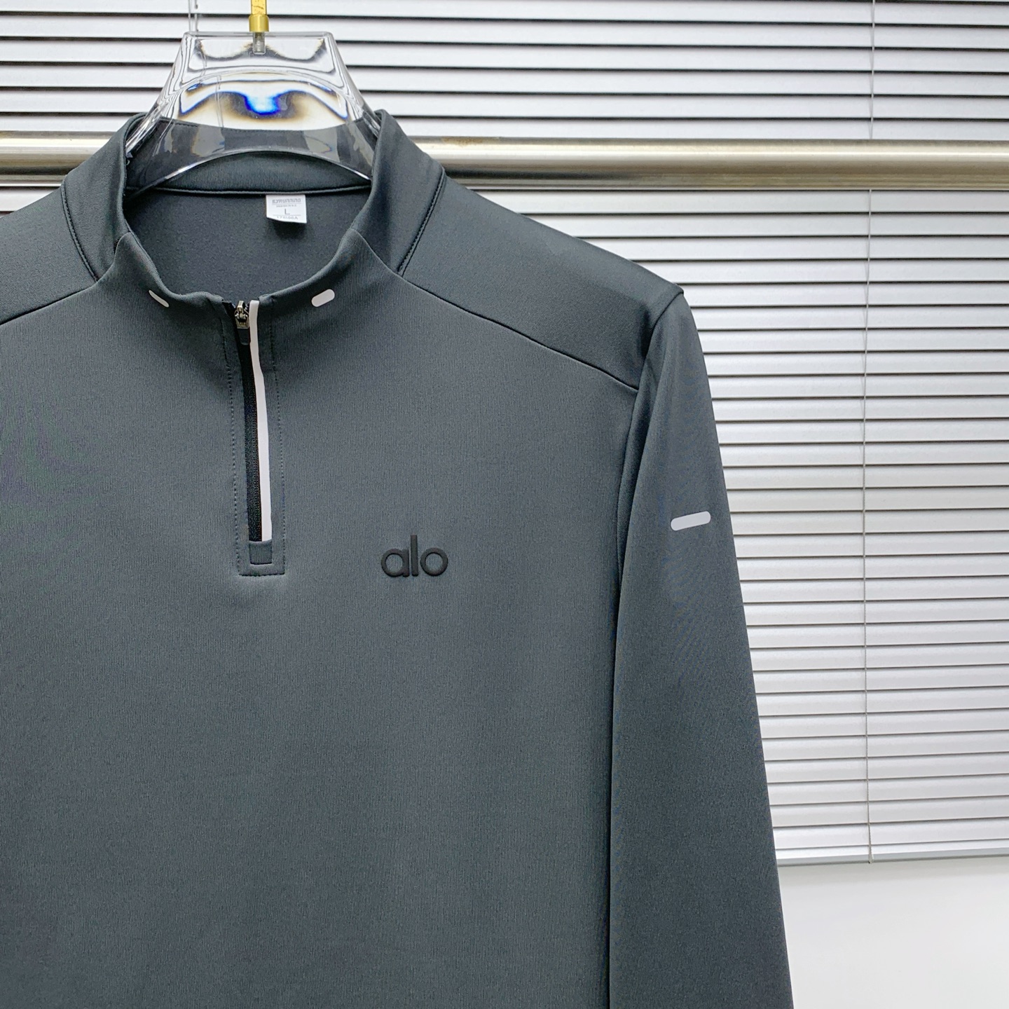 Alo Yoga Men's Half-Zip Pullover - Lightweight & Comfortable Sportswear 4 i1759997270626 8011 0 2