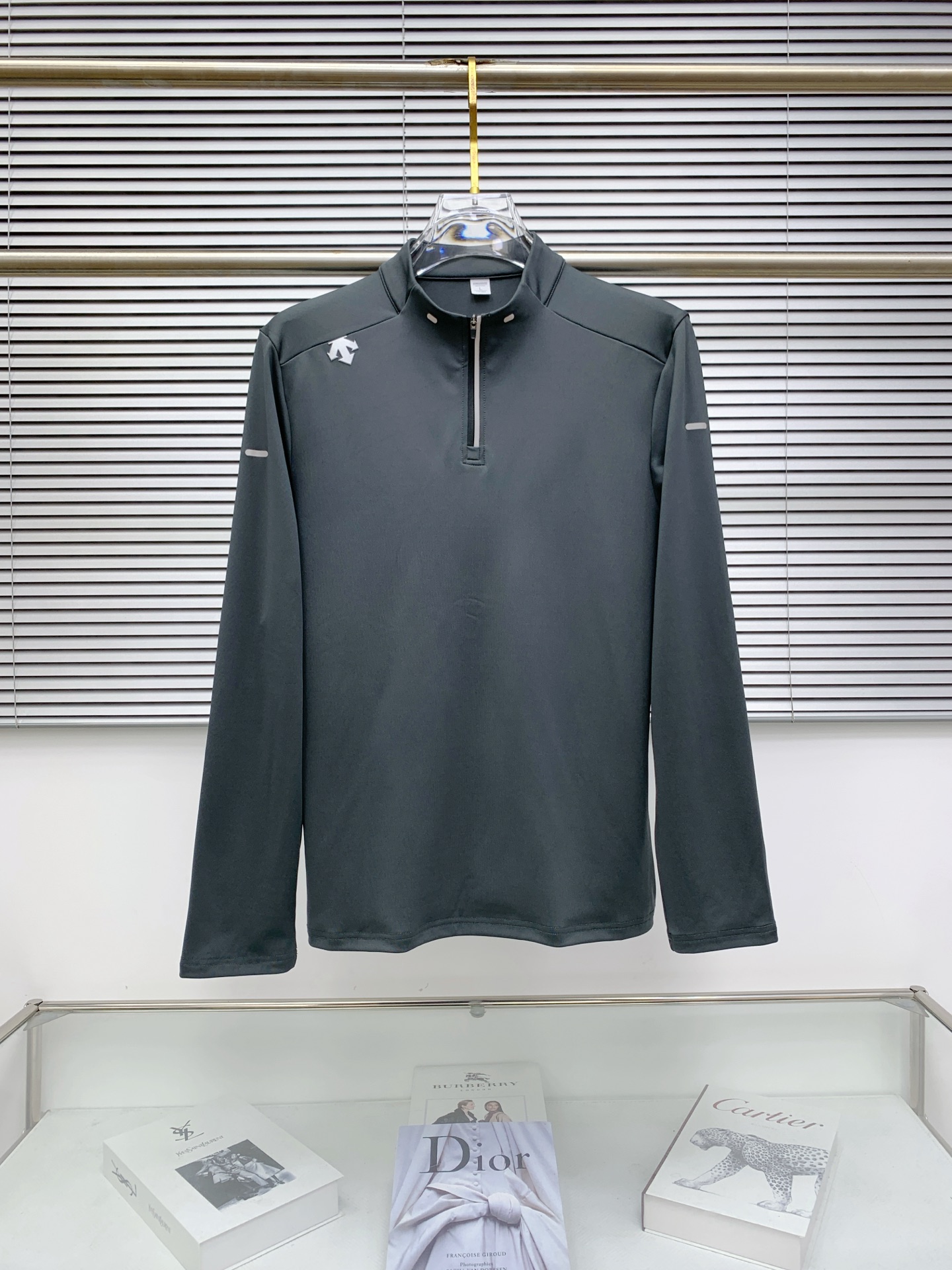 Descente Men's Long Sleeve Pullover Sweatshirt - Comfortable & Stylish