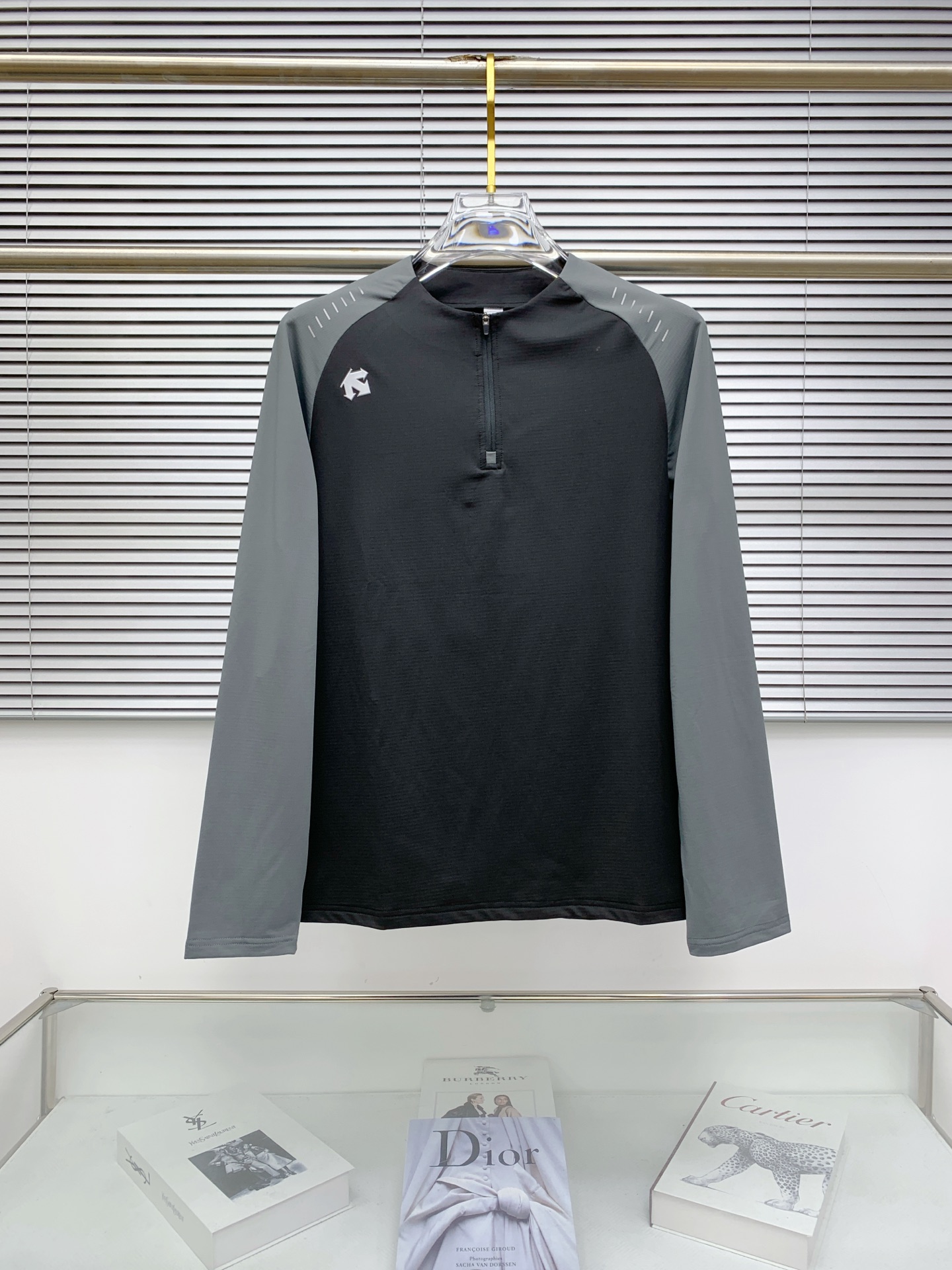 Descente Men's Long Sleeve Pullover Sweatshirt - Lightweight & Comfortable