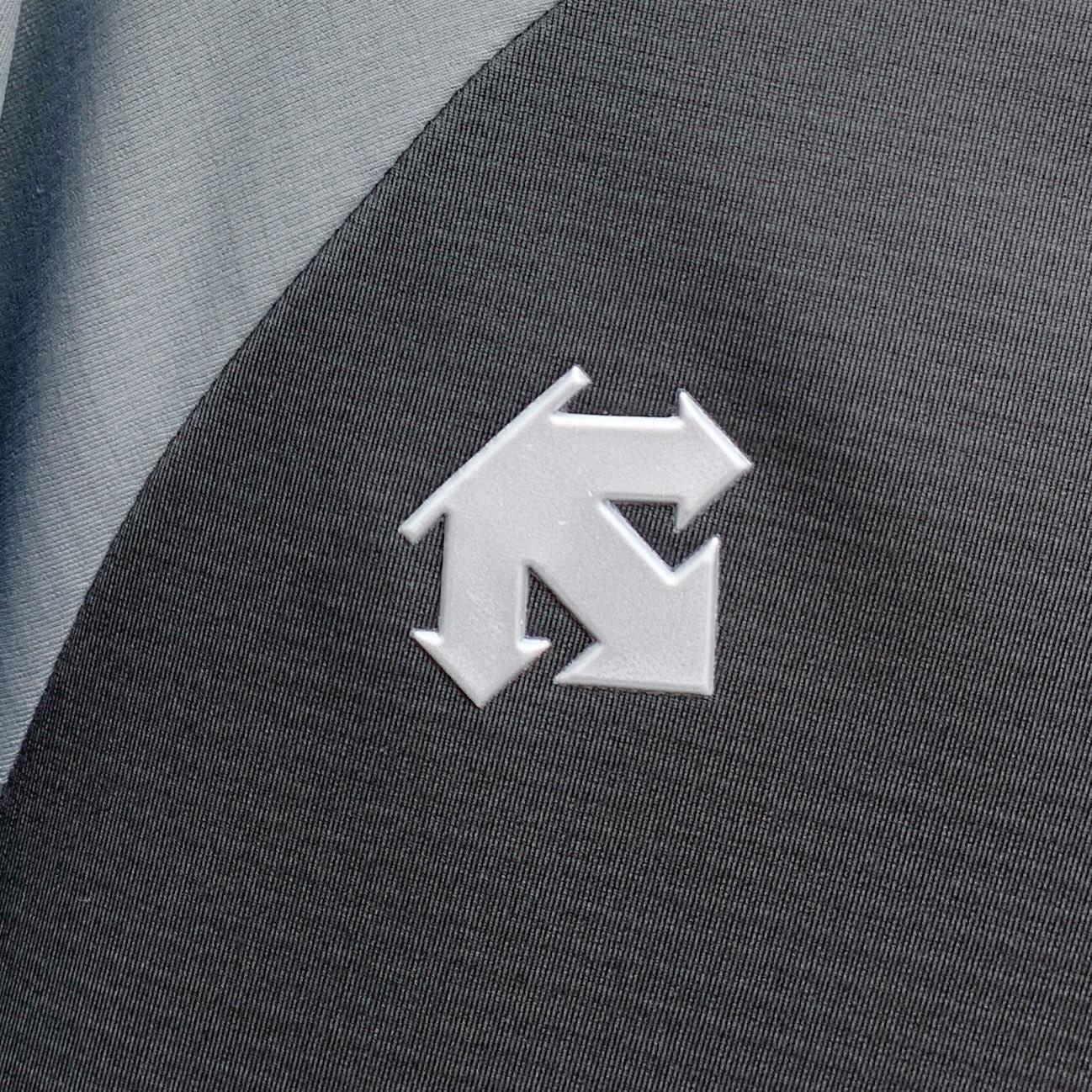 Descente Men's Long Sleeve Pullover Sweatshirt - Lightweight & Comfortable 8 i1759997427906 5974 0 6