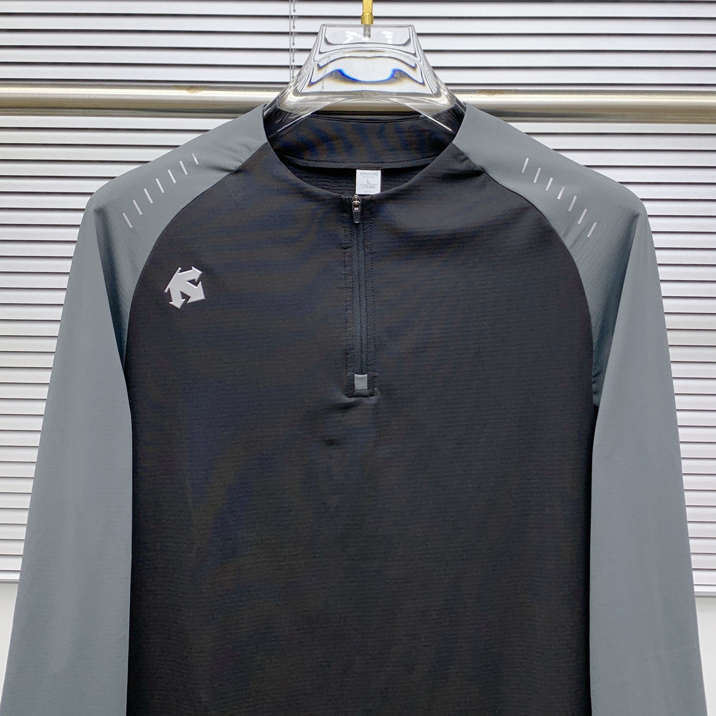 Descente Men's Long Sleeve Pullover Sweatshirt - Lightweight & Comfortable 3 i1759997429552 3448 0 1