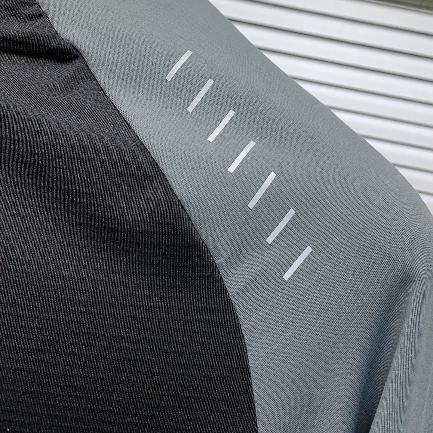 Descente Men's Long Sleeve Pullover Sweatshirt - Lightweight & Comfortable 7 i1759997429569 8606 0 5