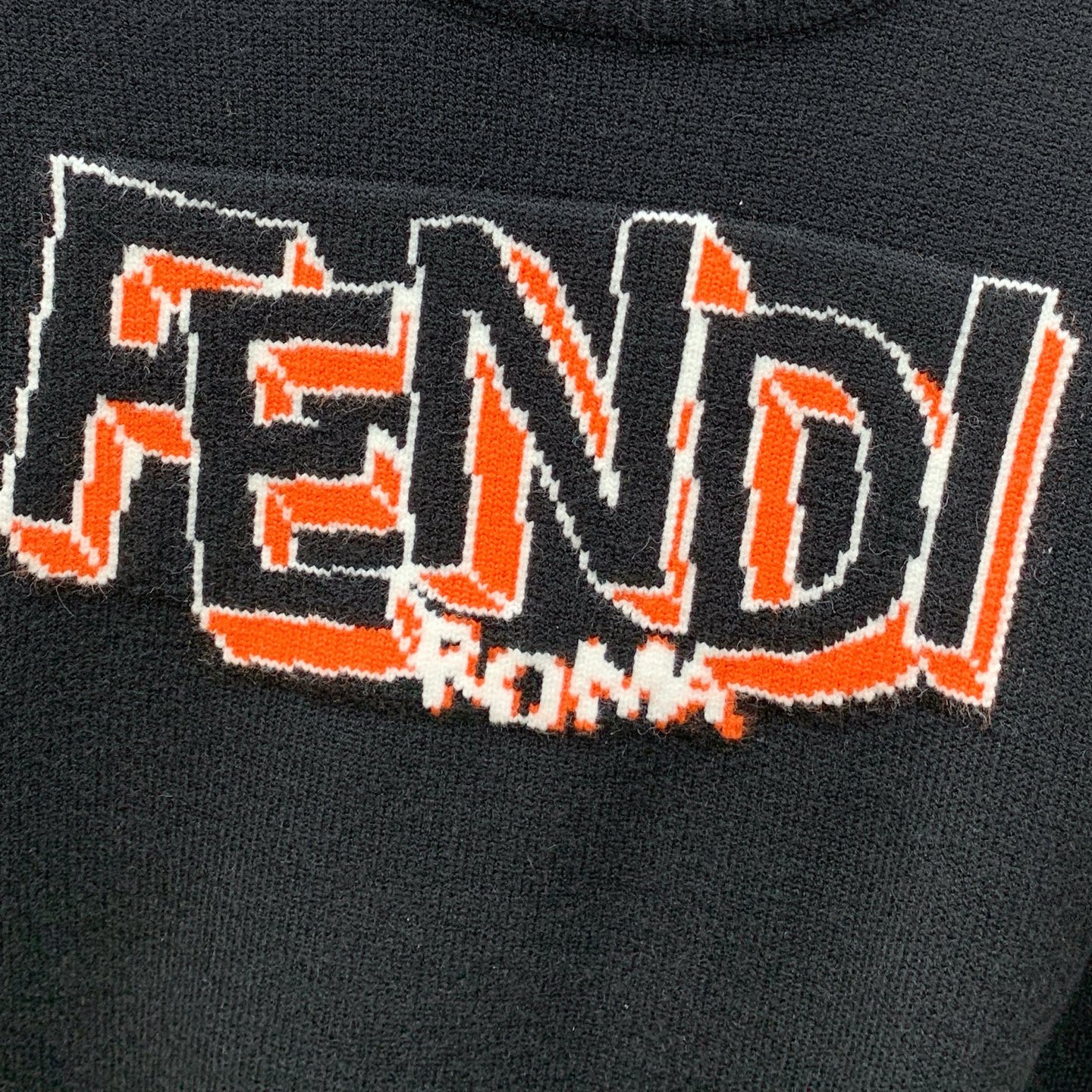 P芬迪25ss秋冬【新品】毛衣专供狠货，进口原版科技羊毛精纺！精细针织一体，色彩混织纯手工技艺呈现 档次