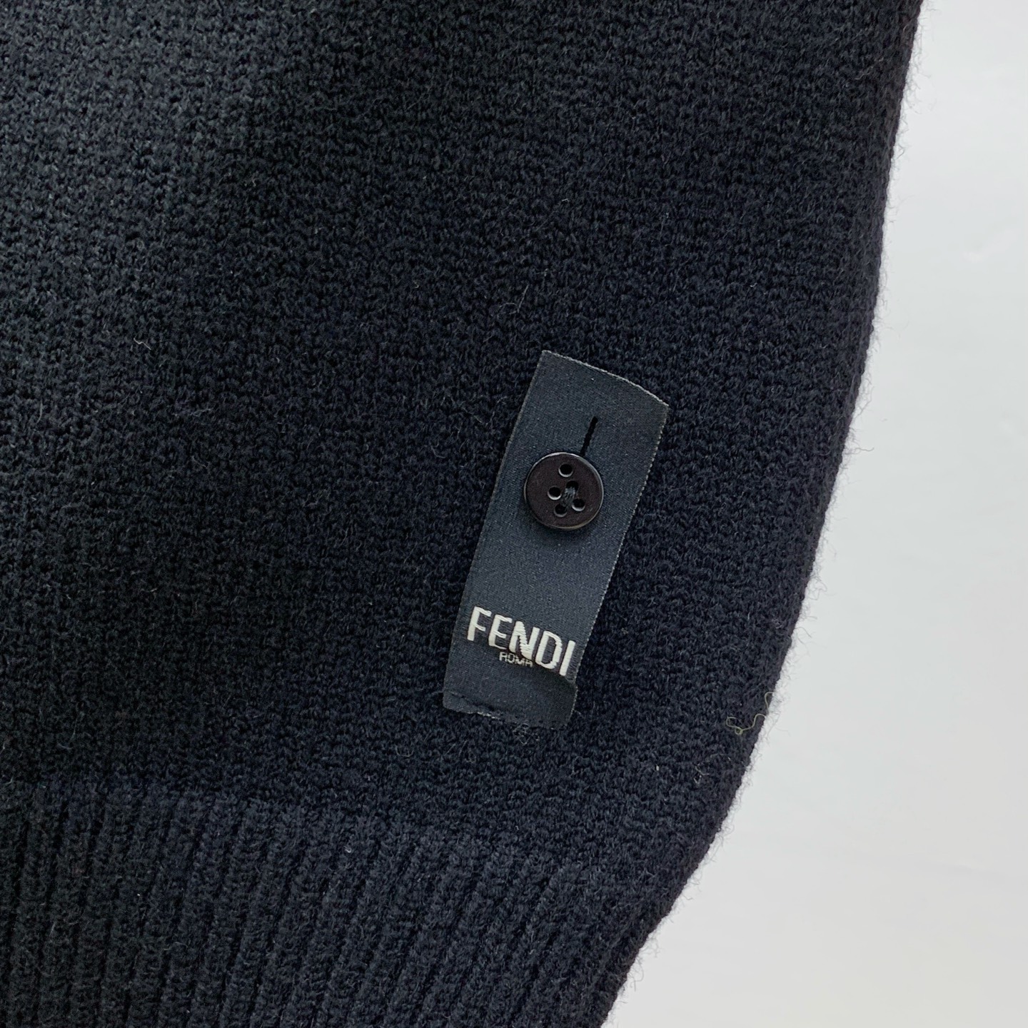 P芬迪25ss秋冬【新品】毛衣专供狠货，进口原版科技羊毛精纺！精细针织一体，色彩混织纯手工技艺呈现 档次