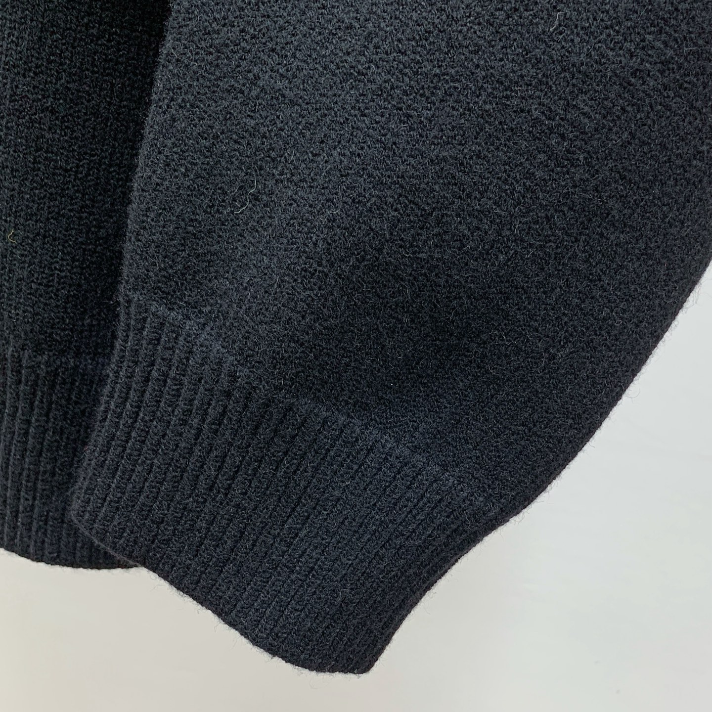 P芬迪25ss秋冬【新品】毛衣专供狠货，进口原版科技羊毛精纺！精细针织一体，色彩混织纯手工技艺呈现 档次