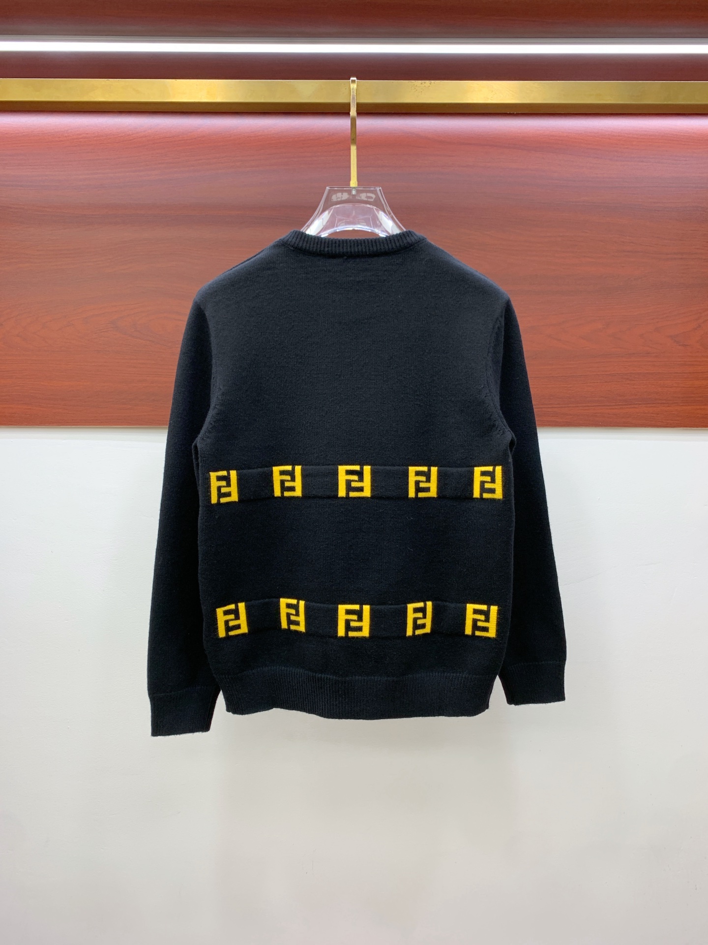 P芬迪25ss秋冬【新品】毛衣专供狠货，进口原版科技羊毛精纺！精细针织一体，色彩混织纯手工技艺呈现 档次